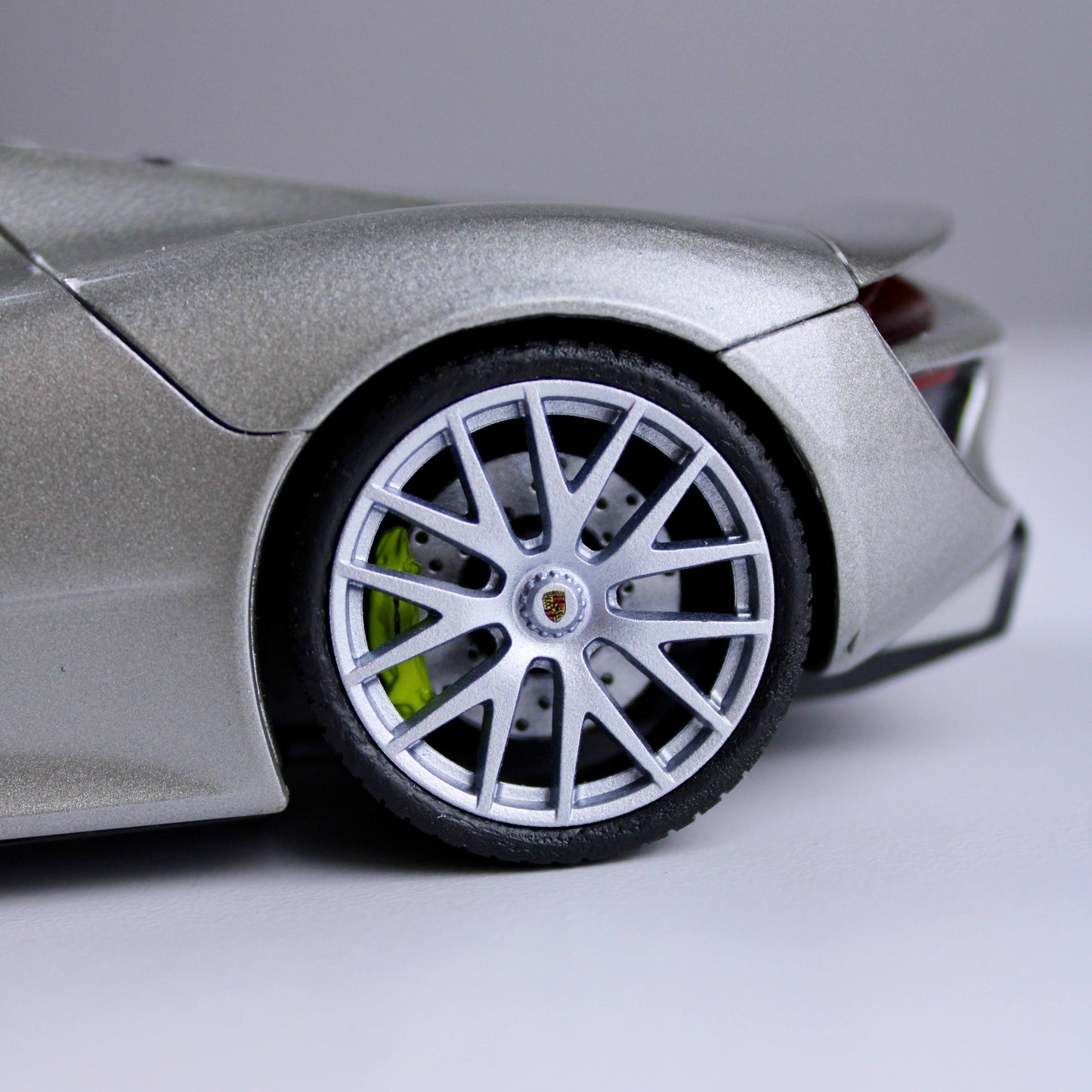 Porsche 918 Spyder Die-Cast Model – Welly NEX Models