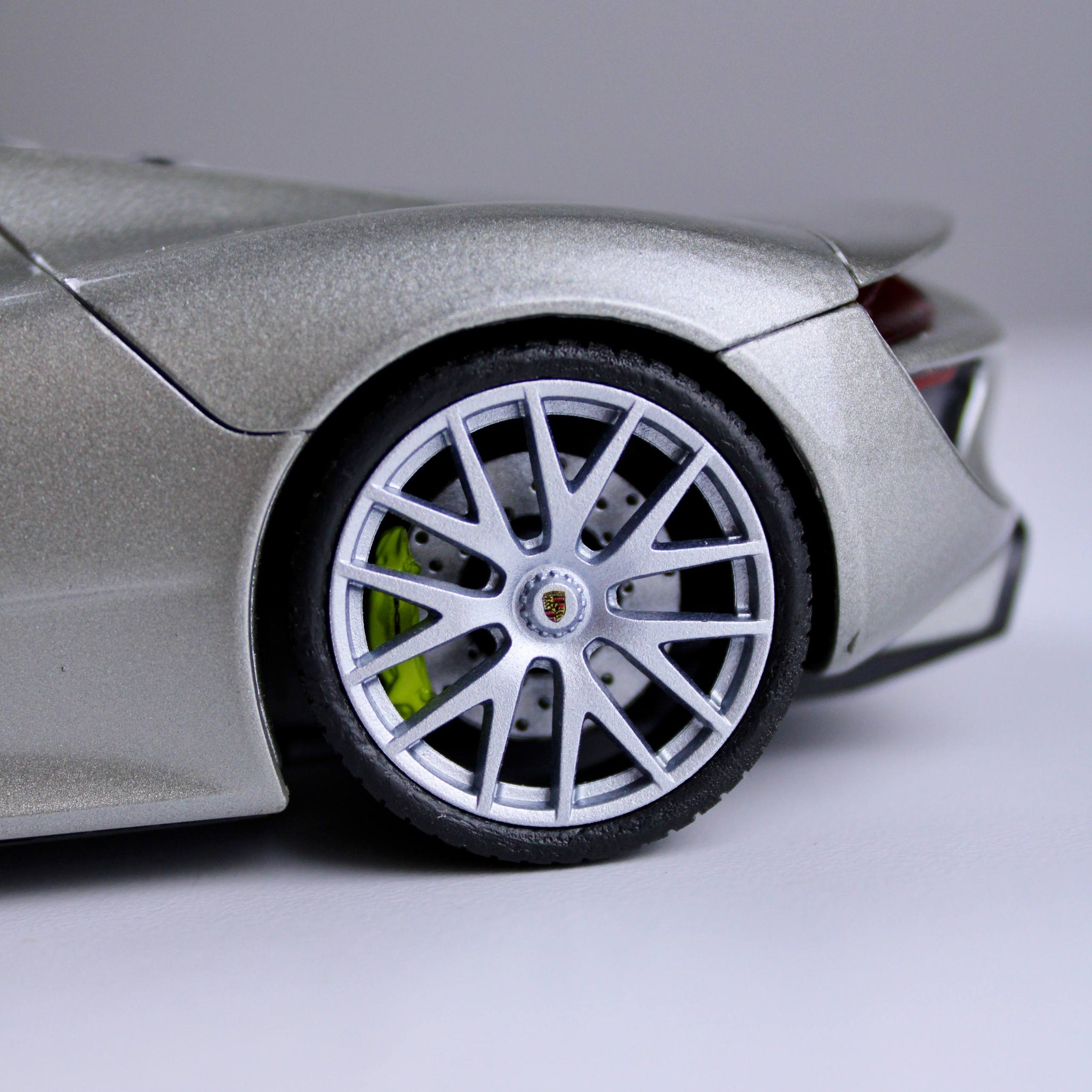 Porsche 918 Spyder Die-Cast Model – Welly NEX Models