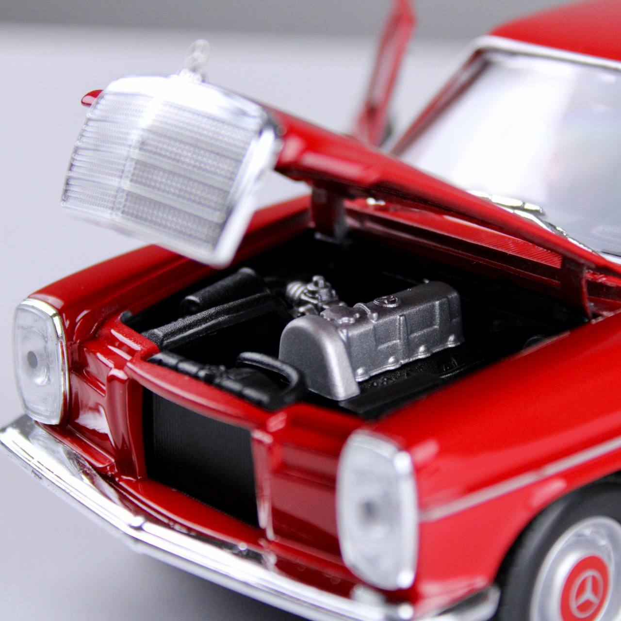Mercedes-Benz 220 Die-Cast Model - Red