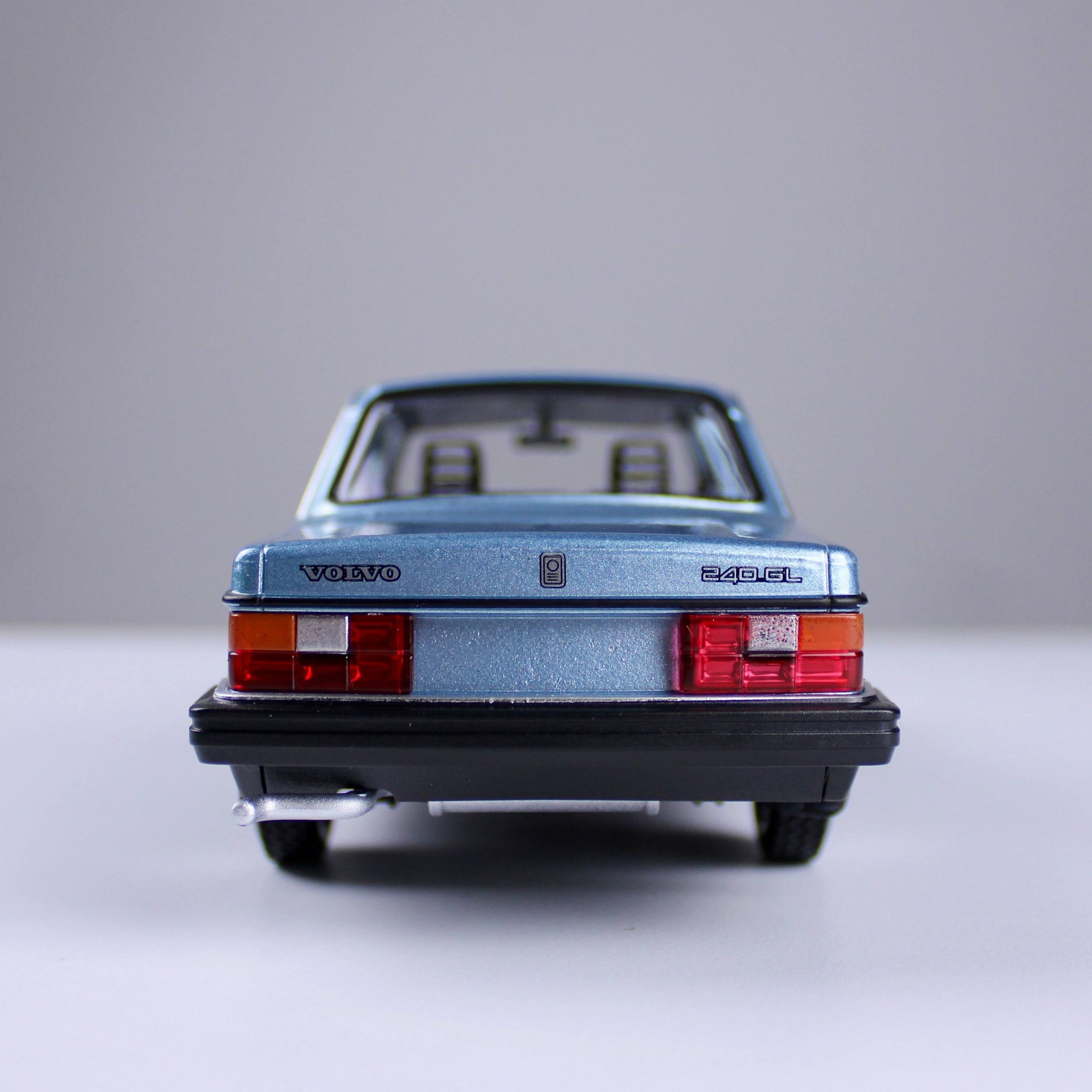 مجسم سيارة فولفو 240 GL – أزرق سماوي