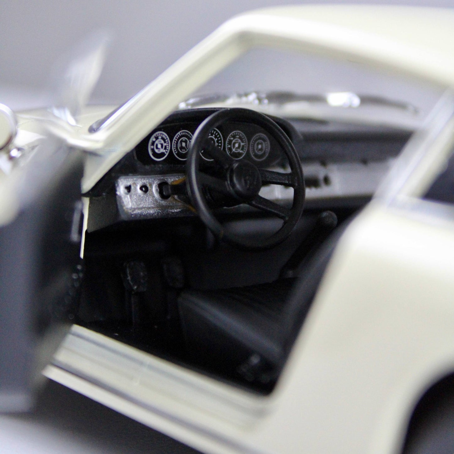 Porsche Classic 1964 Die-Cast Model Car – Cream Color