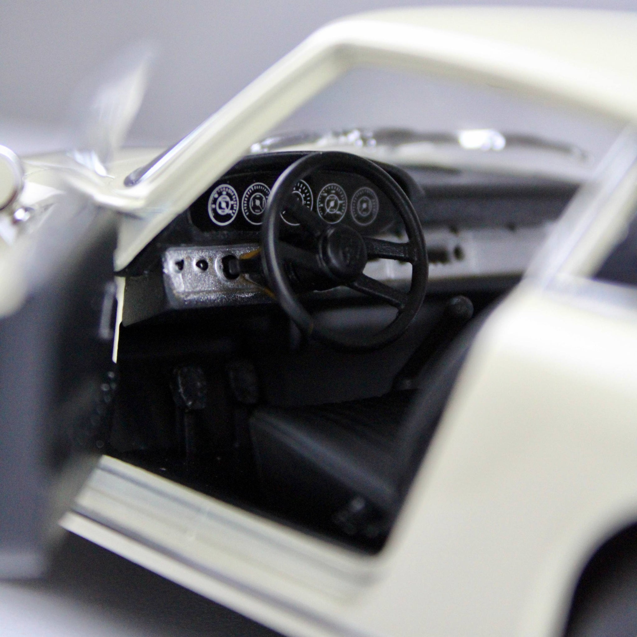 Porsche Classic 1964 Die-Cast Model Car – Cream Color