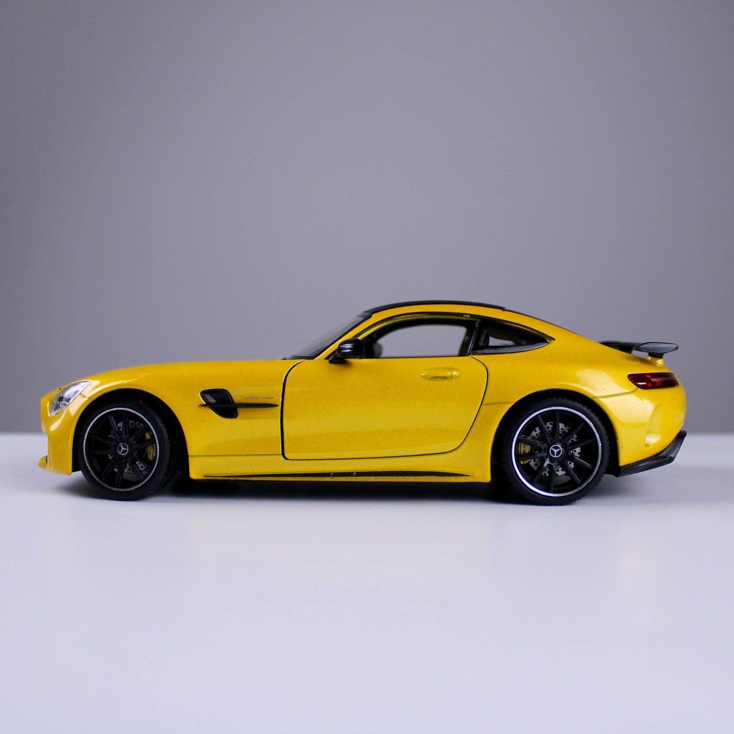 مجسم سيارة مرسيدس-AMG GT R