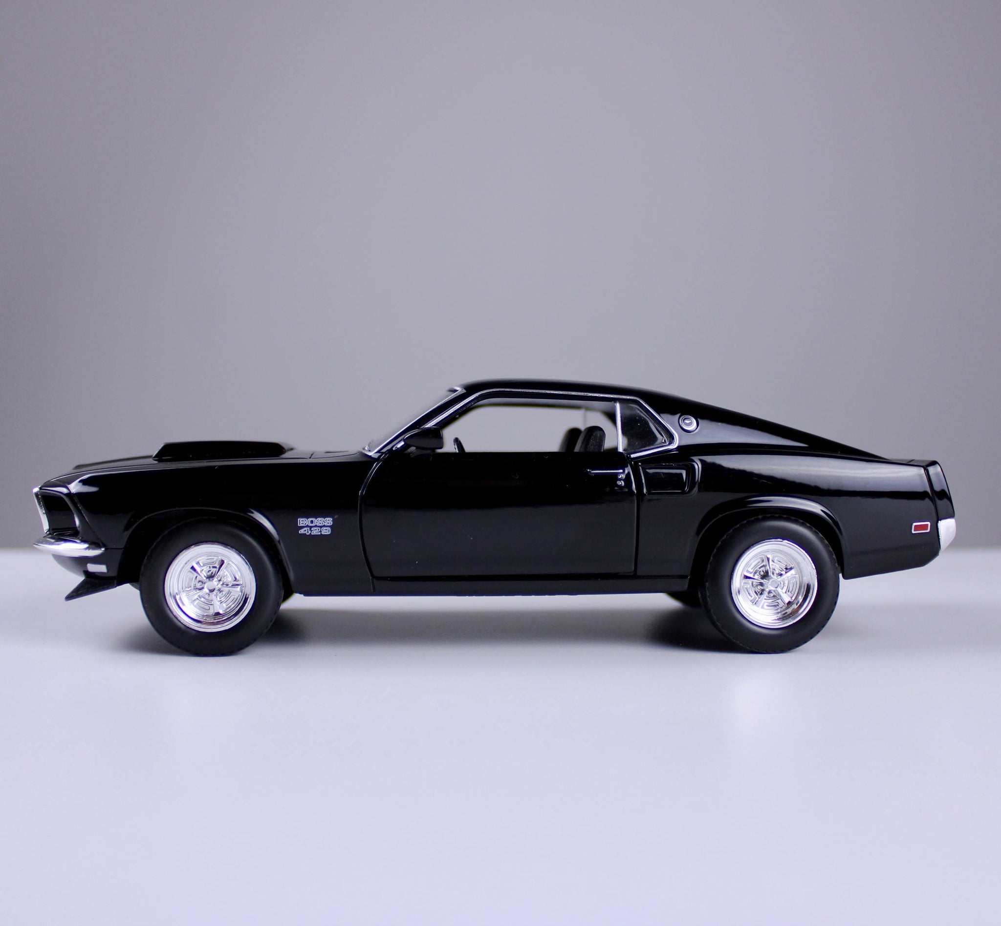 مجسم سيارة فورد موستانج بوس 429 – لون أسود