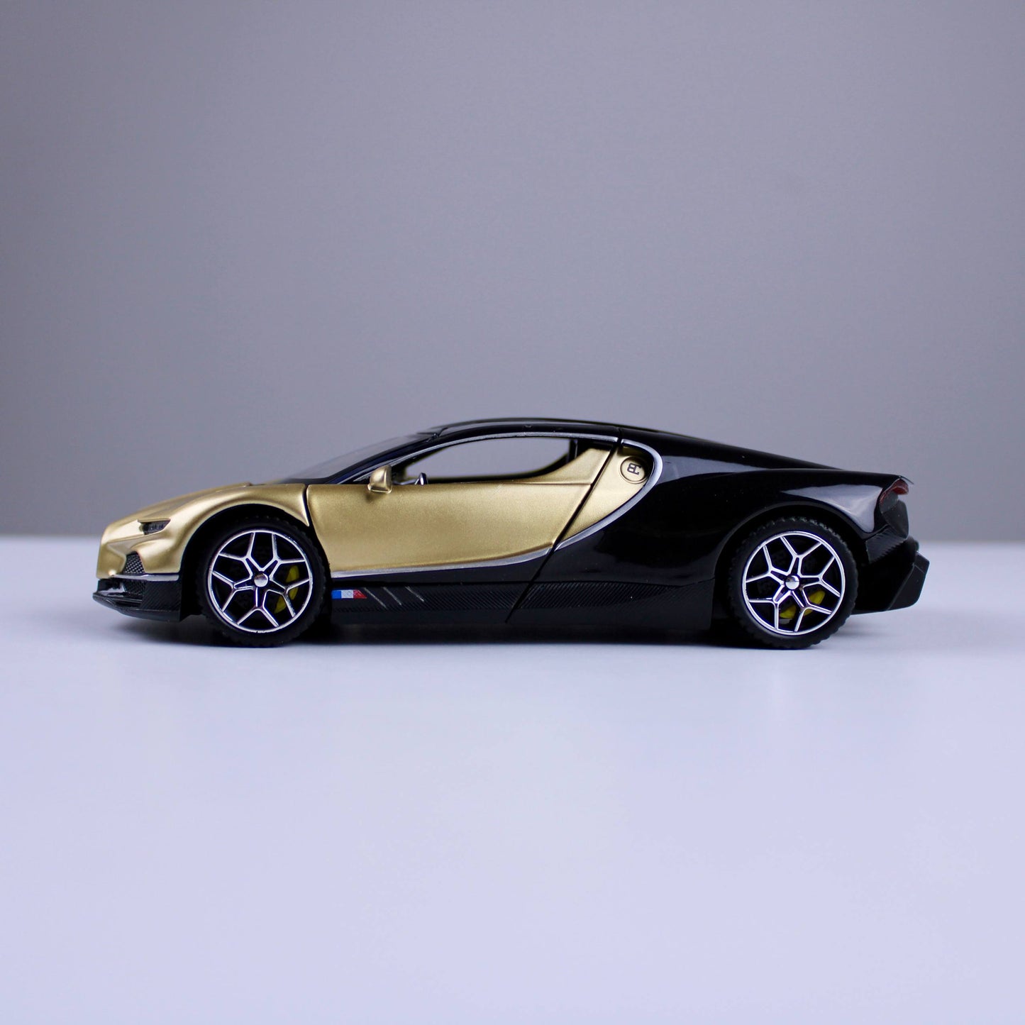 مجسم سيارة بوجاتي توربيون