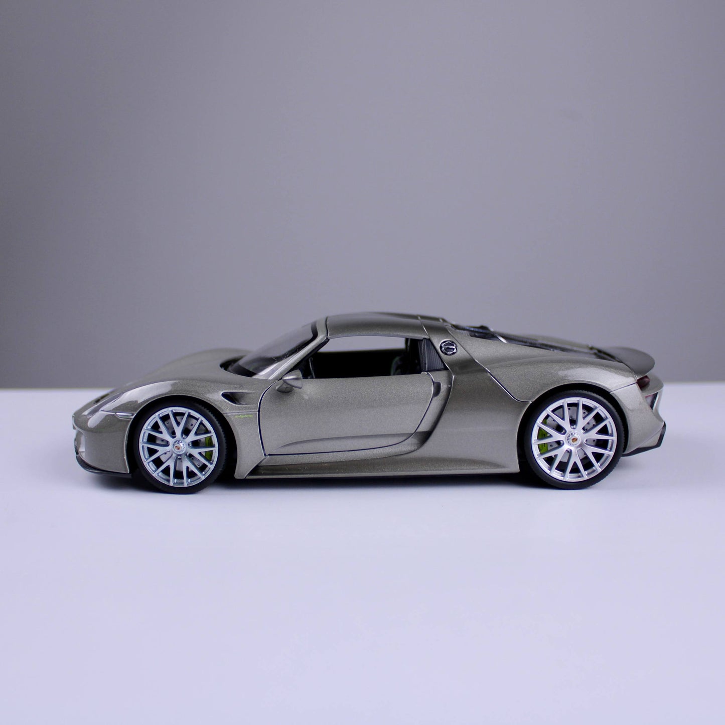 Porsche 918 Spyder - Champagne