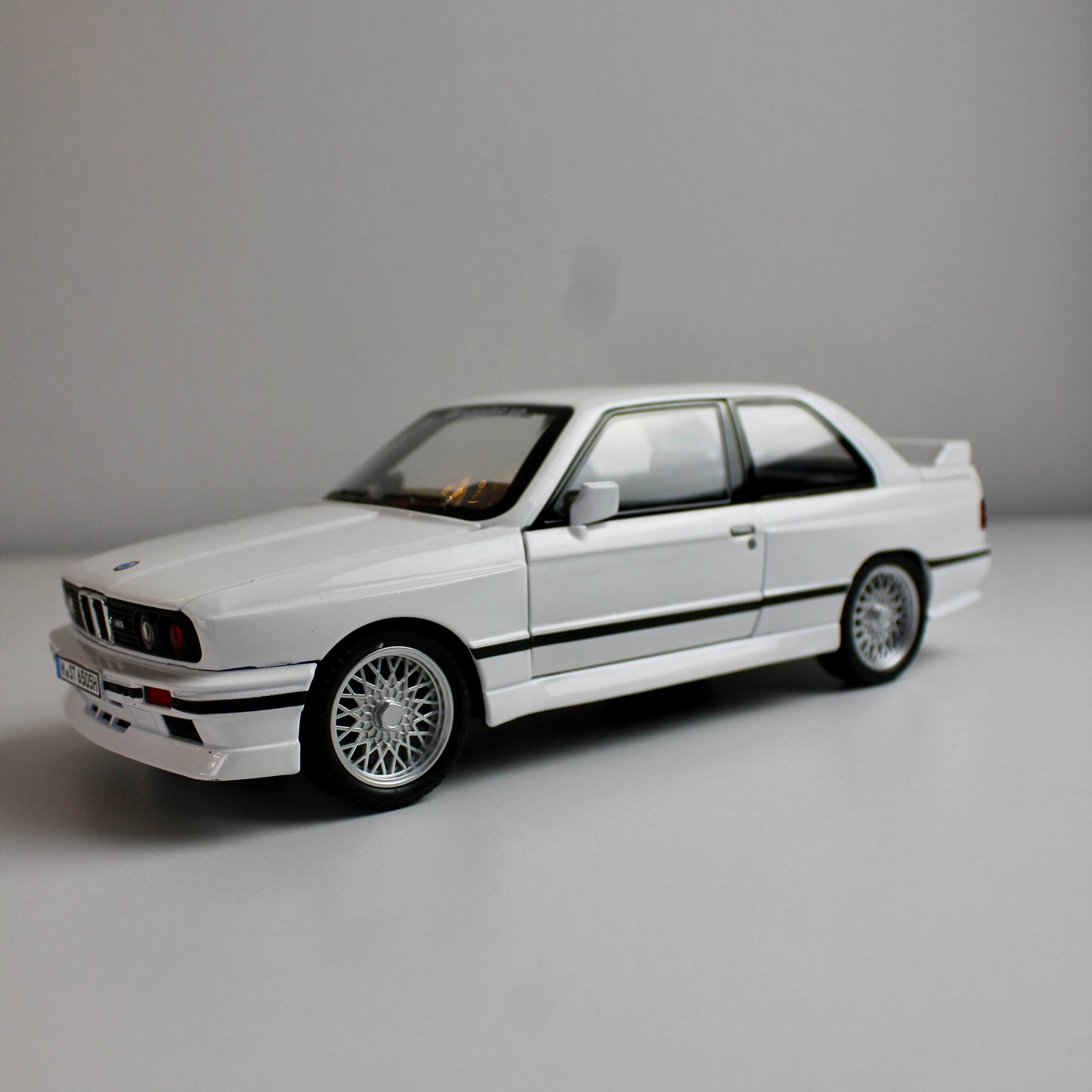 BMW M3 E30 – مقياس 1:24