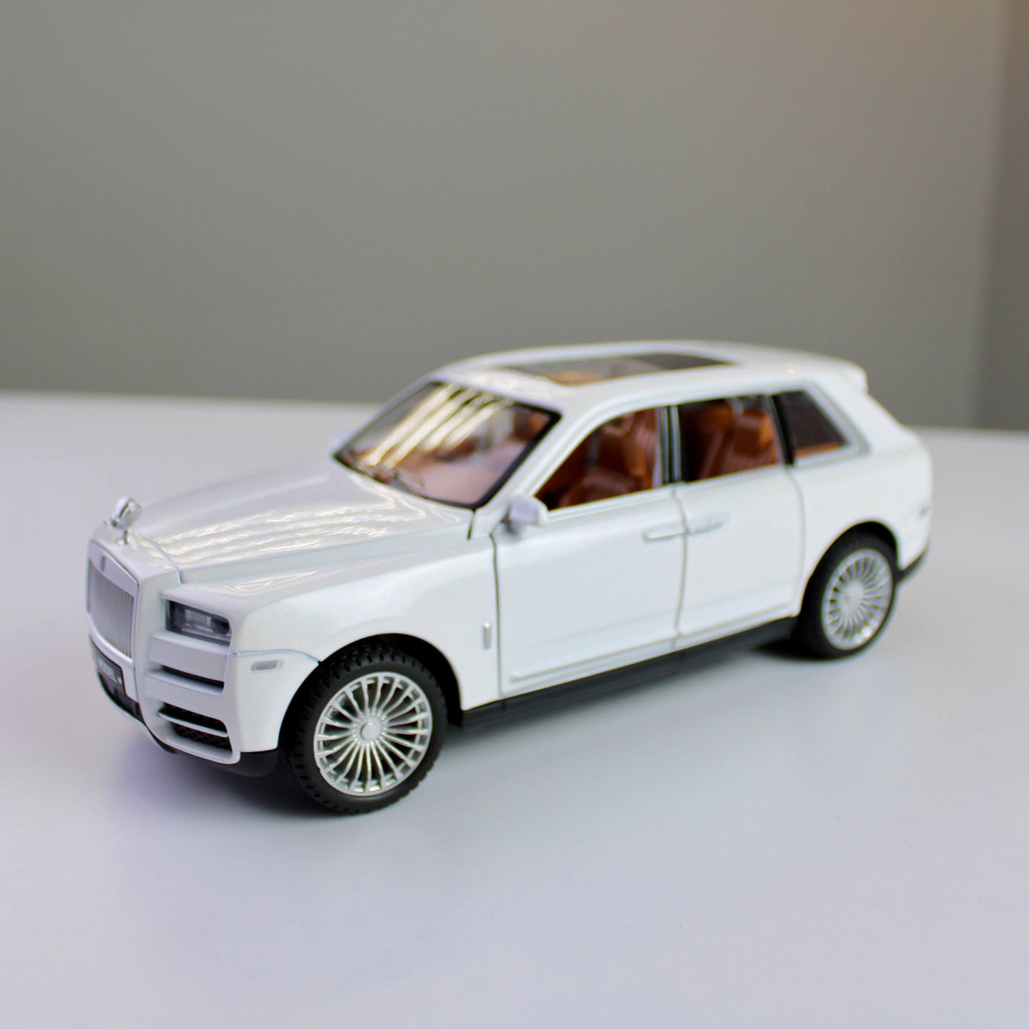 مجسم رولز رويس كولينان بالريموت كنترول – مقاس 1:22