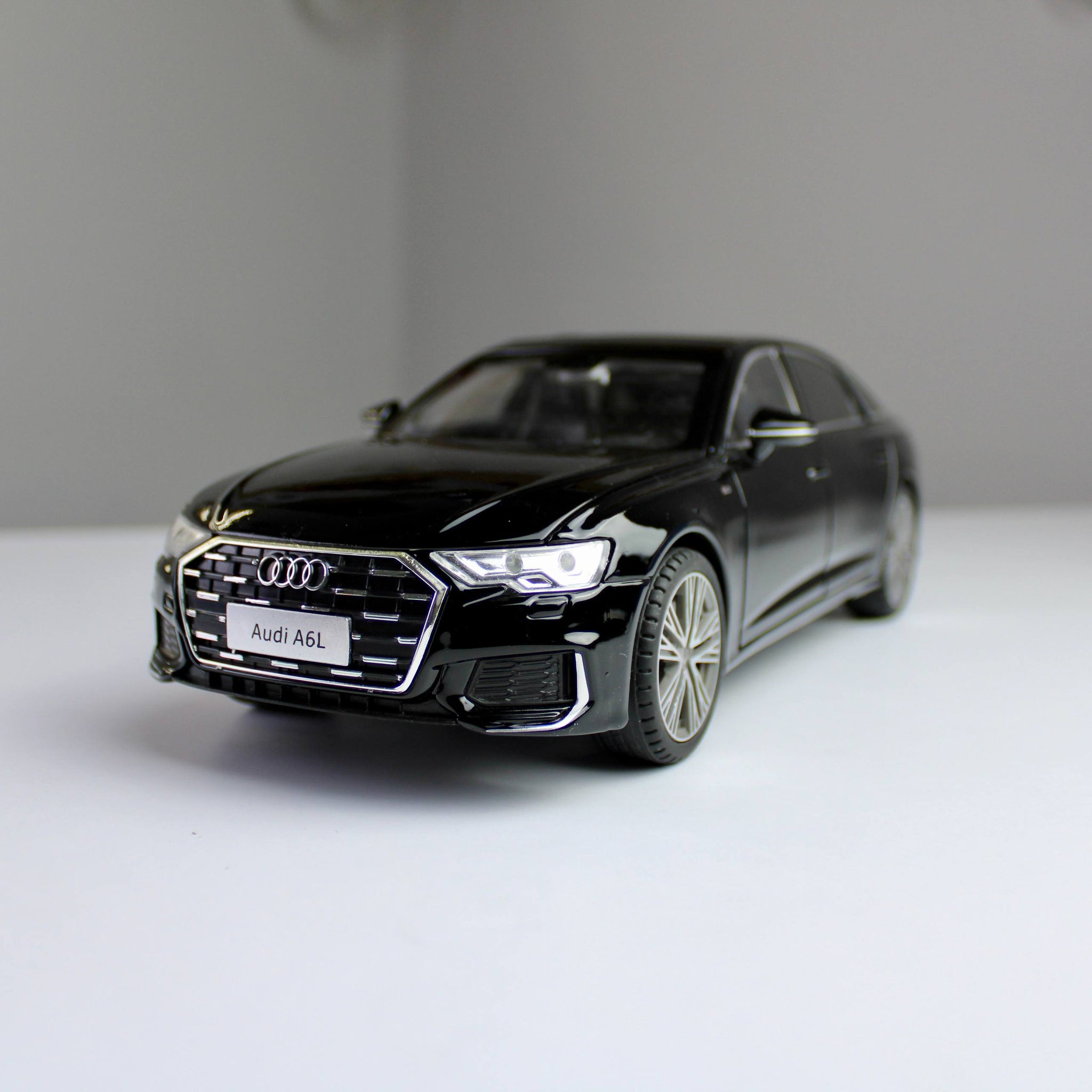 مجسم Audi A6L – مقاس 1:18 (Kingstoy)