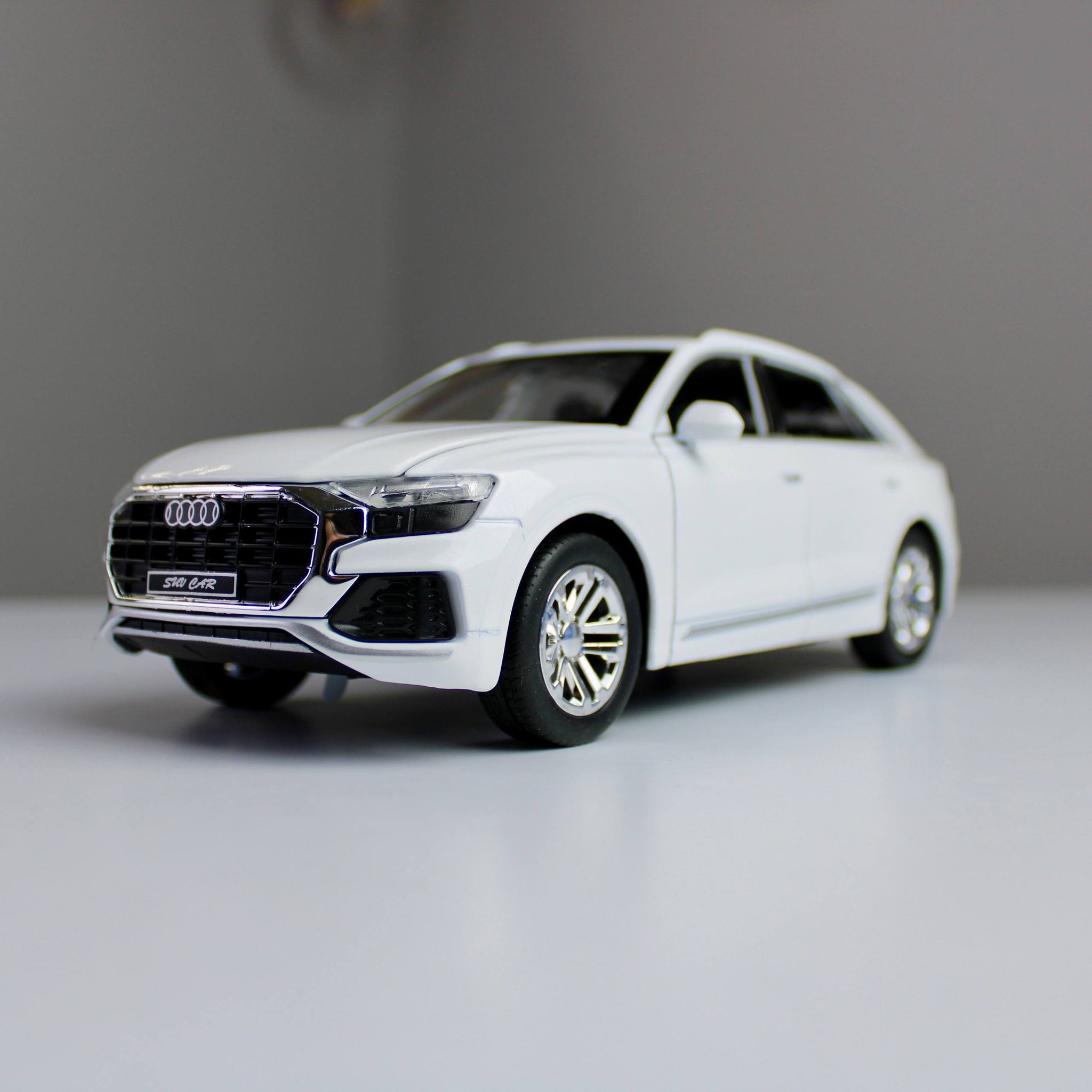 مجسم Audi Q8 – مقاس 1:24