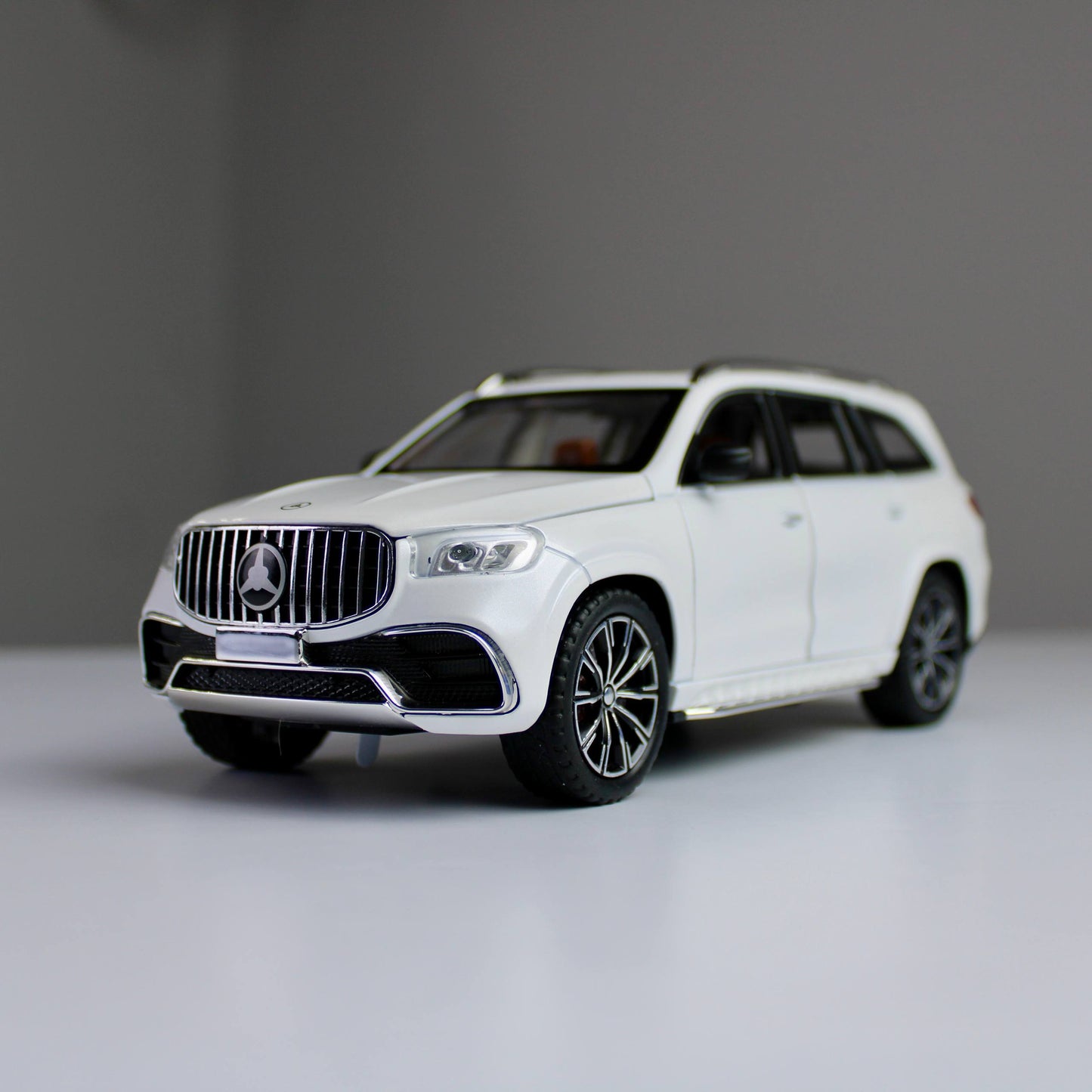 Mercedes-Benz GLS63 AMG Diecast Model – 1:24 Scale