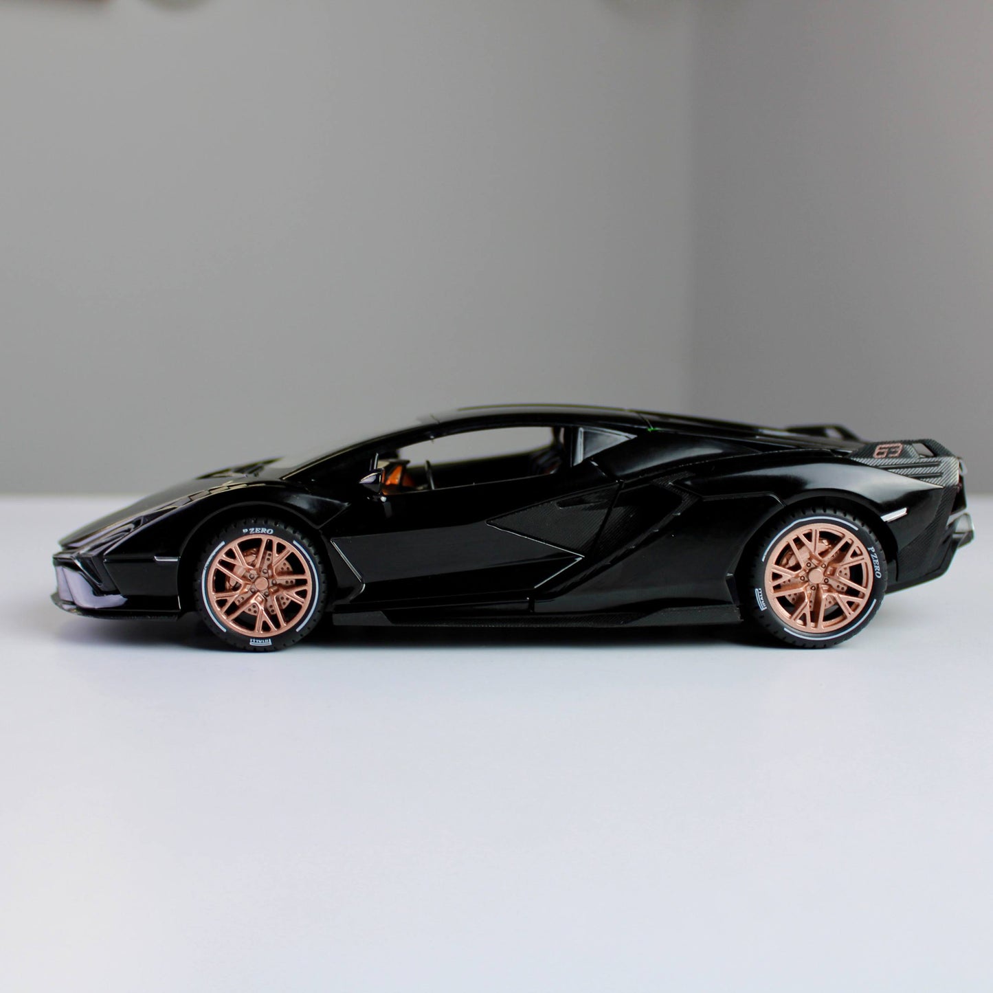 Lamborghini Sian FKP 37 Diecast Model – Luxury Supercar Replica (1:24)