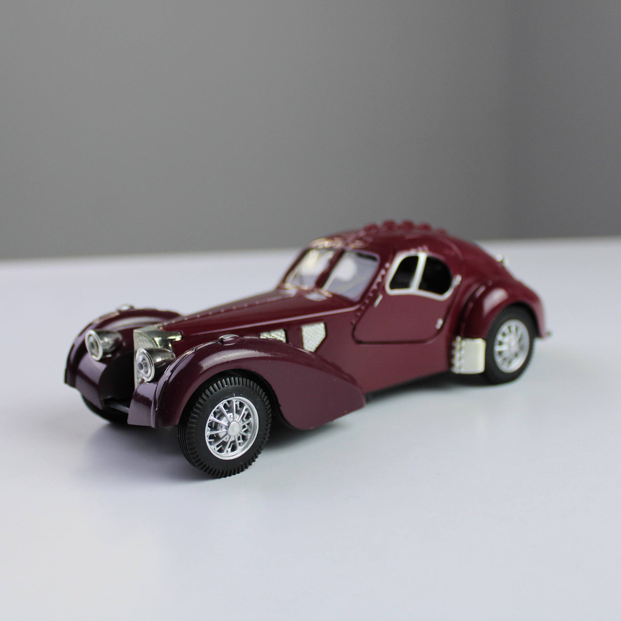 مجسم Bugatti 1936 – سيارة كلاسيكية بمقياس 1:28