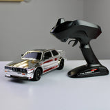 Retro Drift RC – سيارة تحكم عن بعد بمقياس 1:16