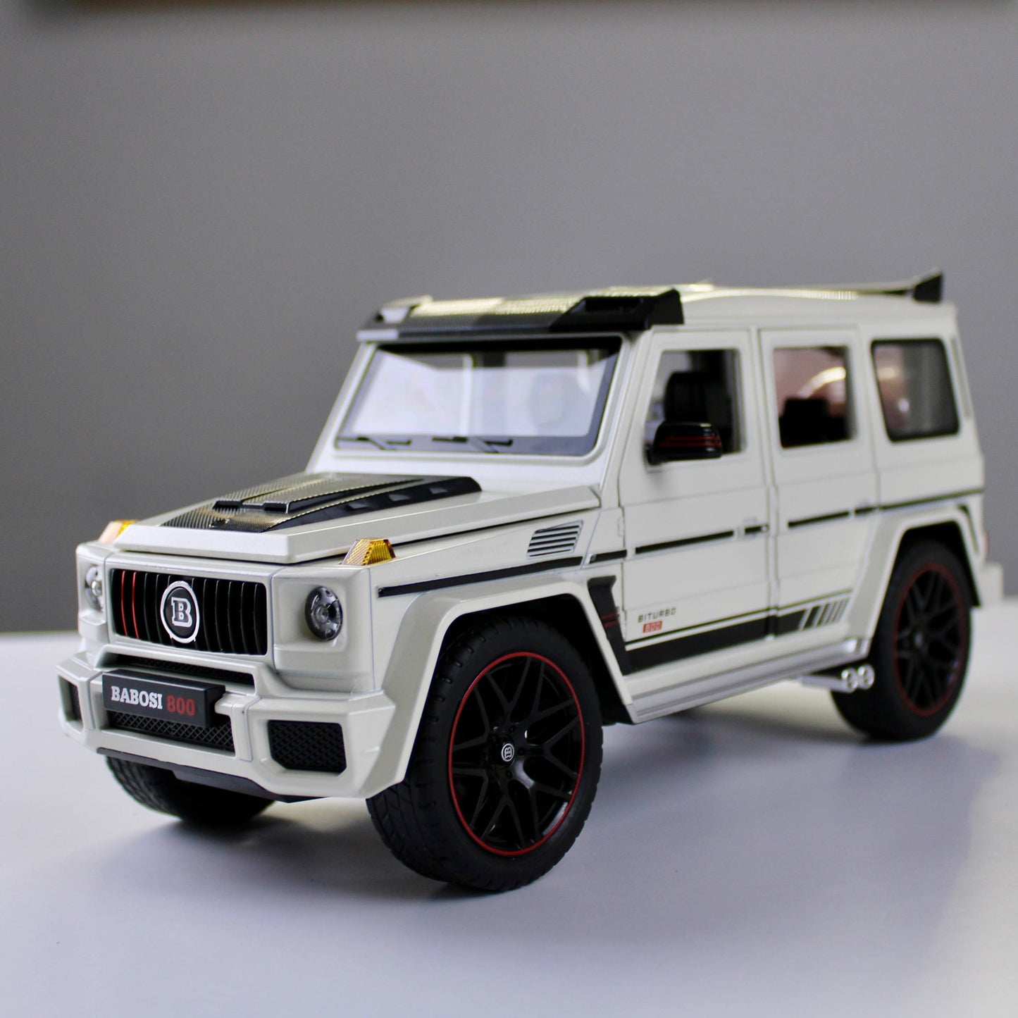 Mercedes-Benz G800 (Brabus) Diecast Model – 1:18 Scale (Magnificent Reach)