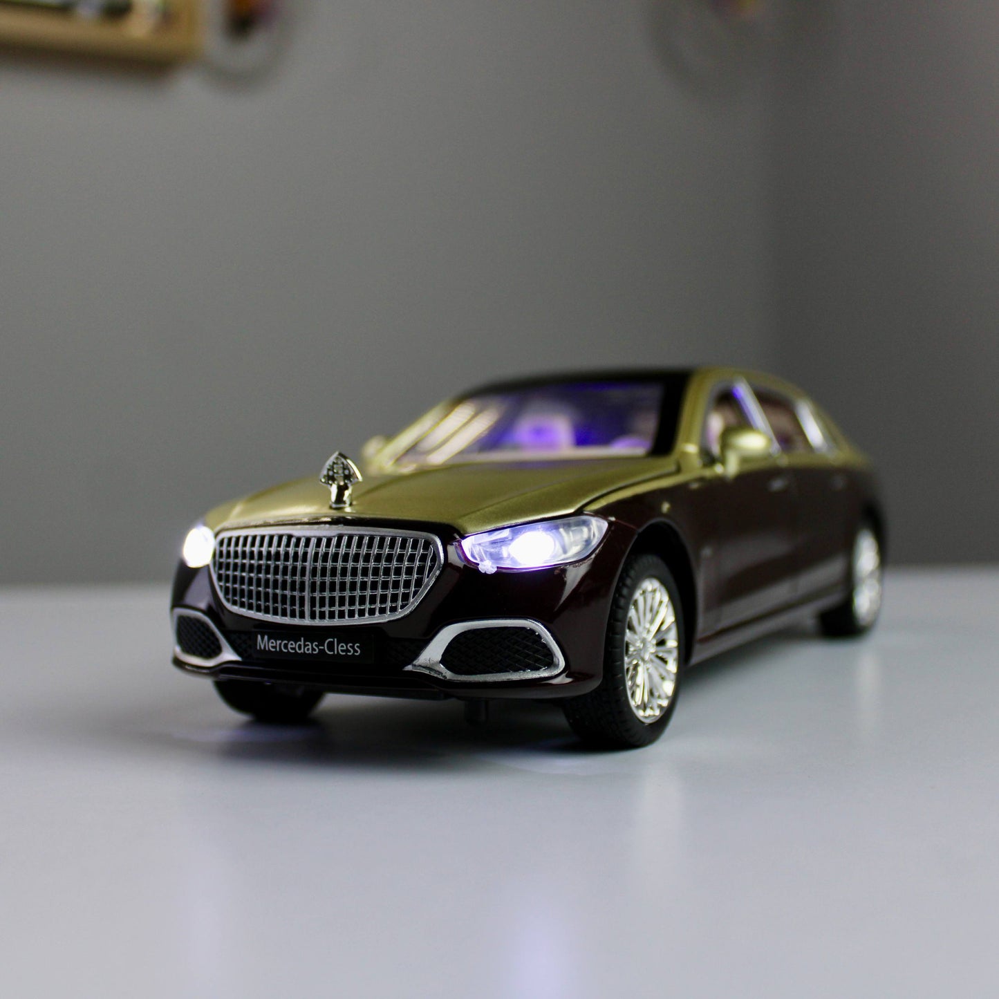 نموذج سيارة مرسيدس مايباخ 5680 المصبوبة – سيارة فاخرة (بمقياس 1:24)