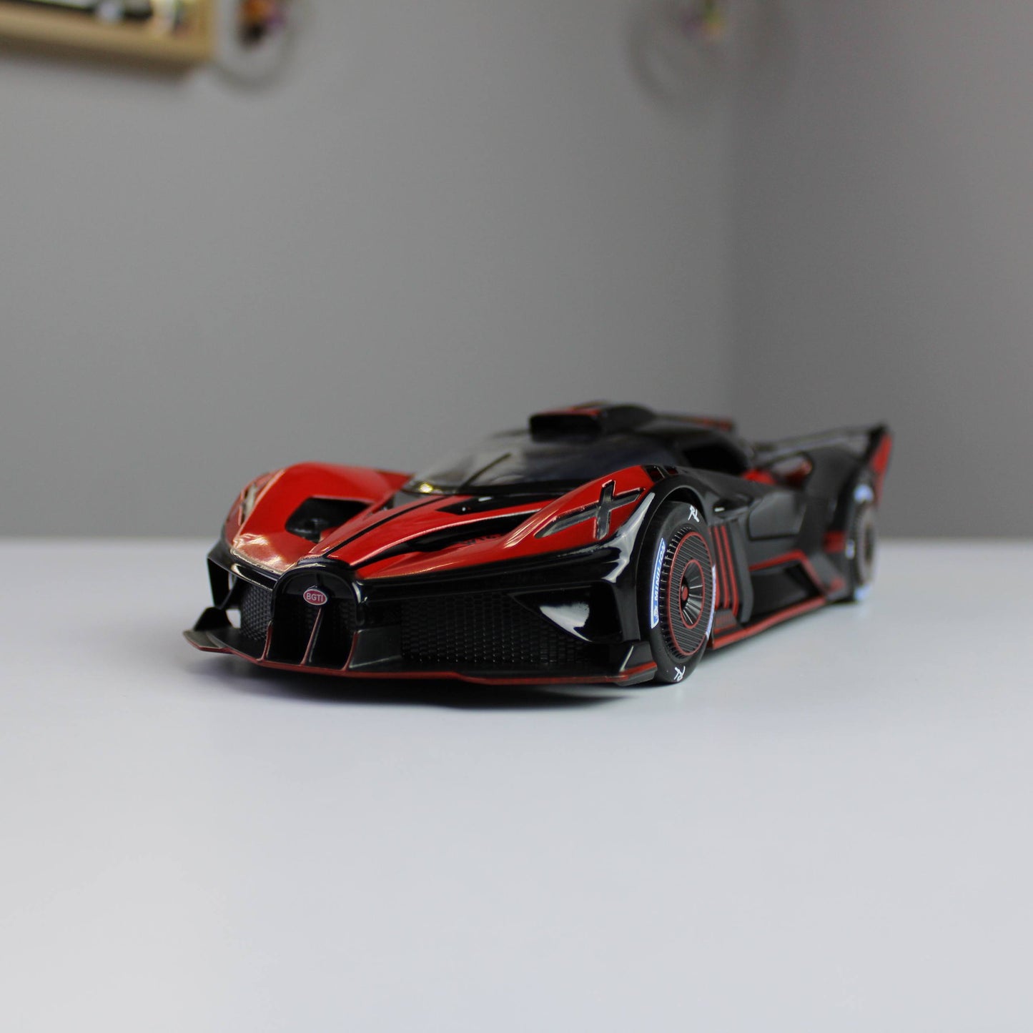 Bugatti Bolide Die-Cast Model – Sports Car (1:24)