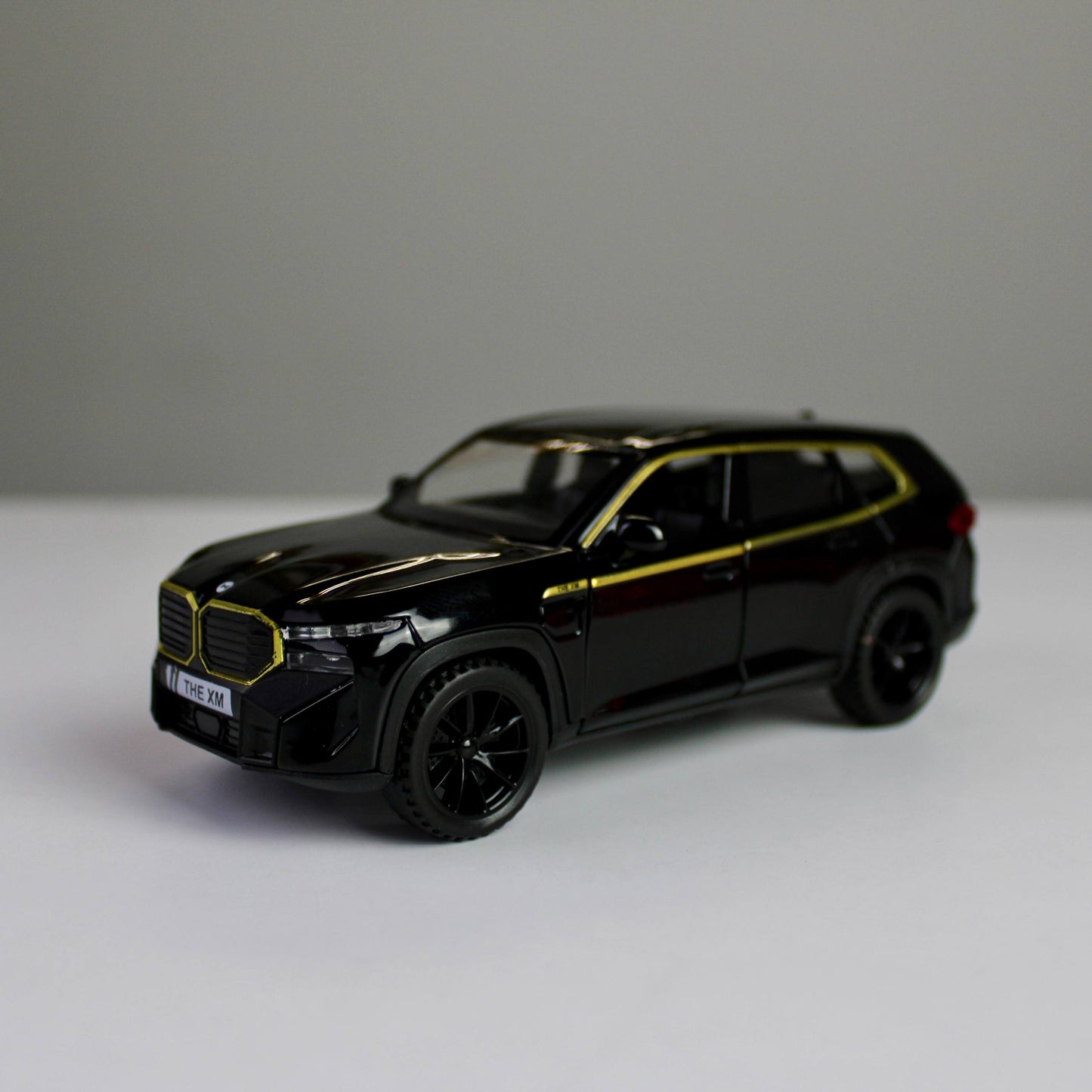 BMW XM 1:32 داي كاست – إضاءة، صوت