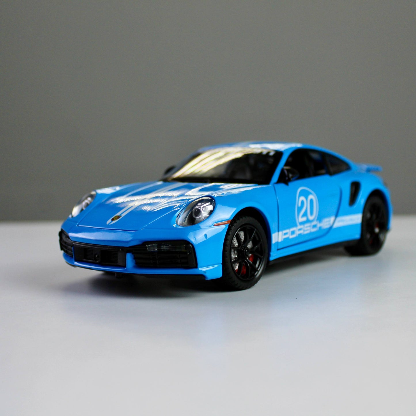 Porsche 911 Turbo 1:24 Die-Cast Model Car