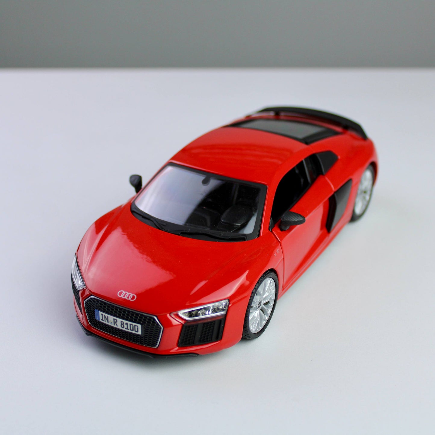 سيارة مايستو أودي R8 V10 بلس نموذجية مصبوبة بمقياس 1:24
