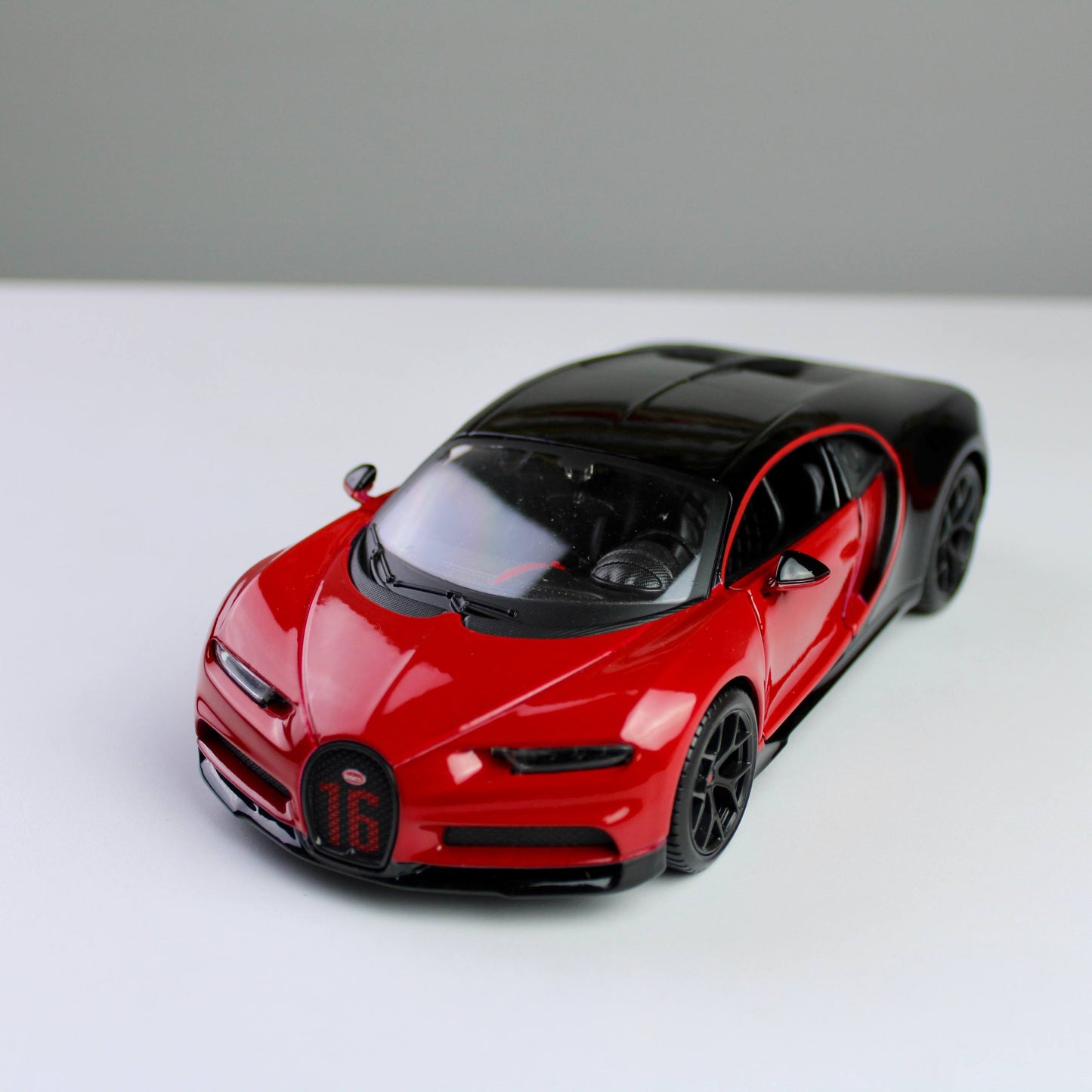 Maisto Bugatti Chiron Sport 1:24 Die-Cast Model Car