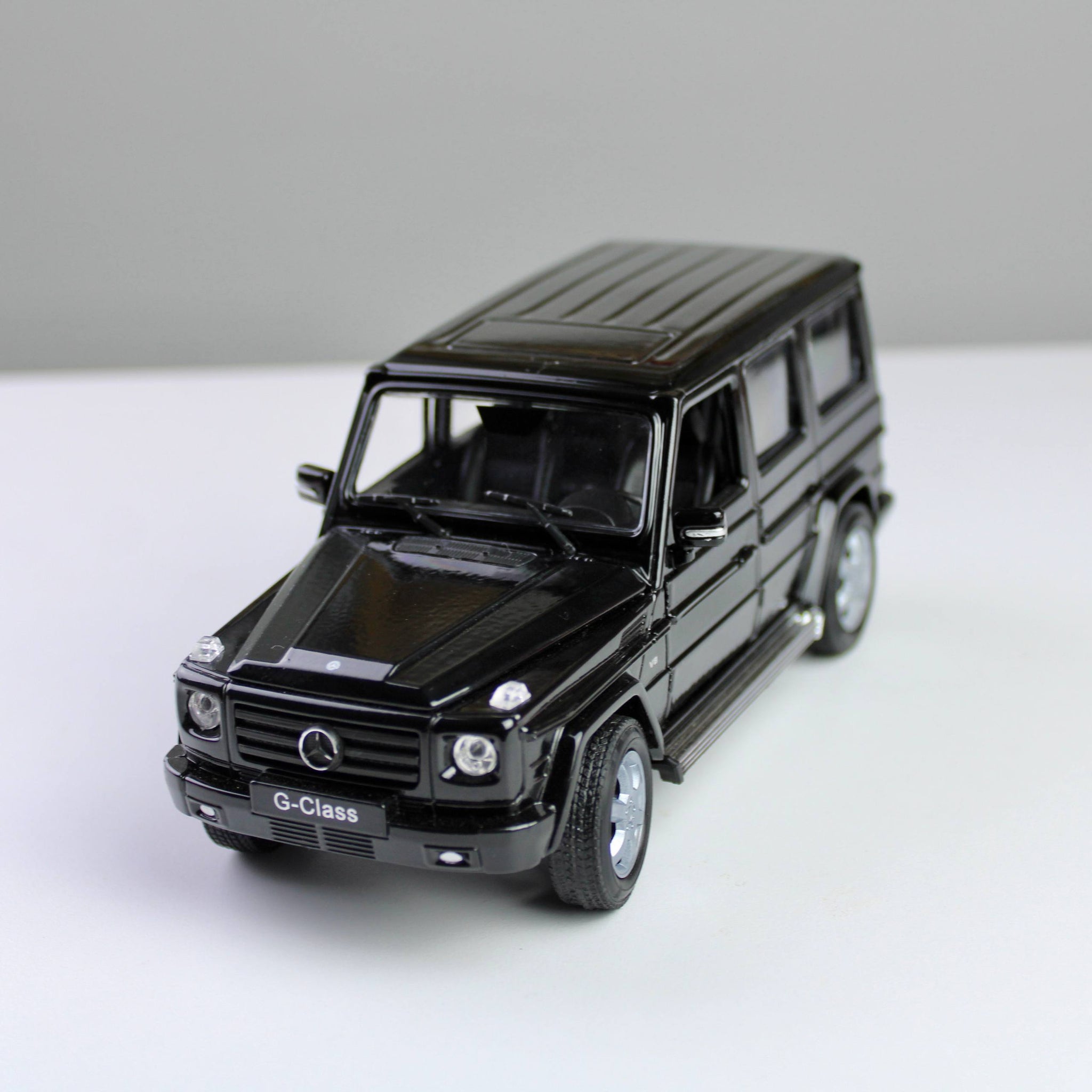 Welly Mercedes-Benz G-Class 1:24 Die-Cast Model Car