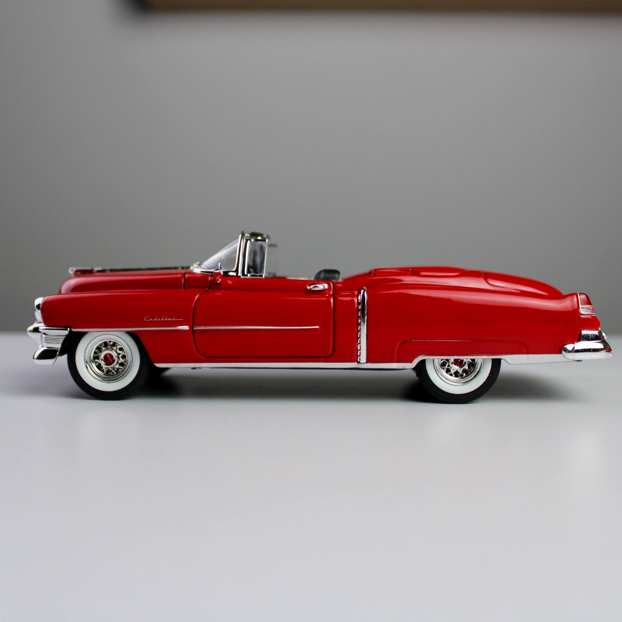 Welly Cadillac Eldorado 1953 1:24 Die-Cast Model Car