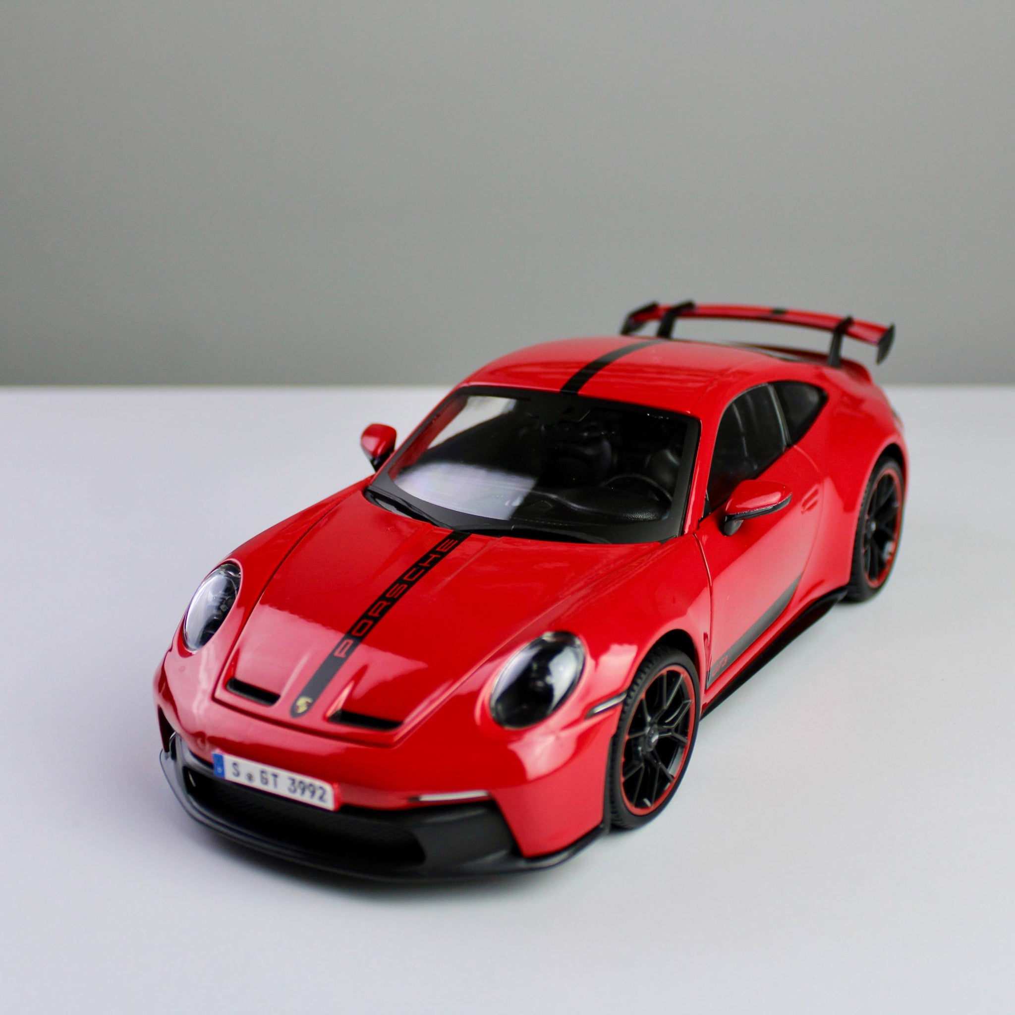 Maisto Porsche 911 GT3 (2022) 1:18 Die-Cast Model Car