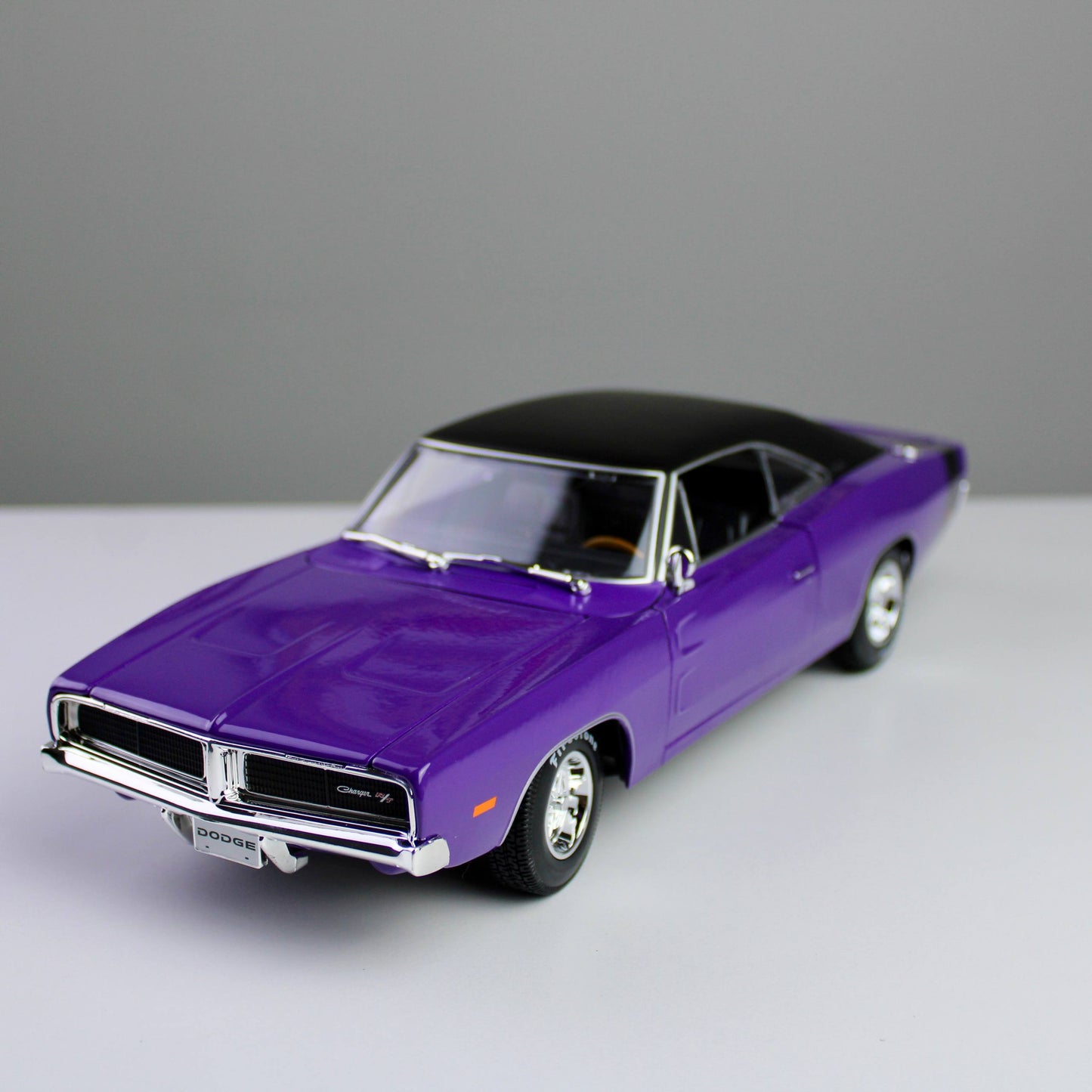 Maisto Dodge Charger R/T 1969 1:18 Die-Cast Model Car