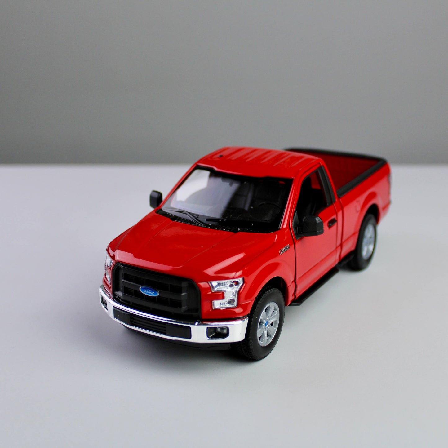 شاحنة نموذجية مصبوبة من Welly Ford F-150 2015 بمقياس 1:24