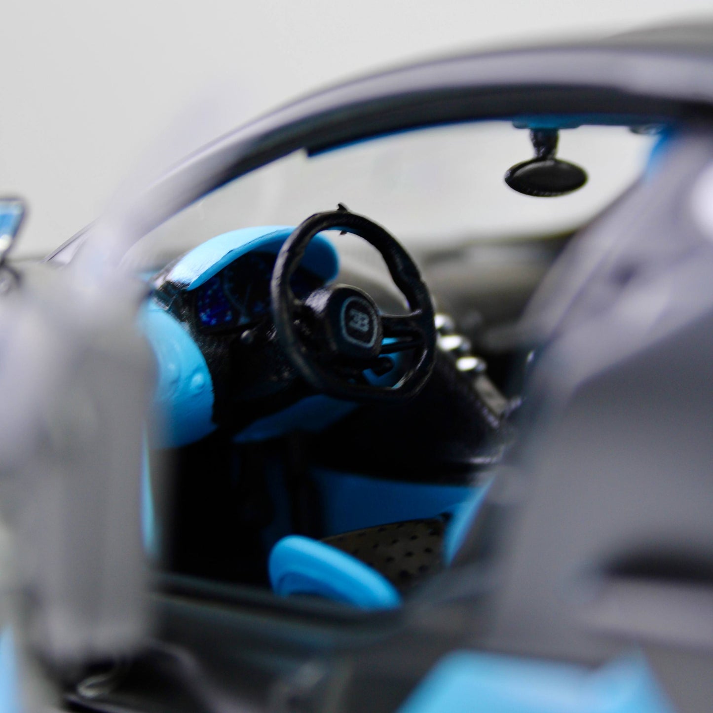 Maisto Bugatti Divo 1:24 Die-Cast Model Car