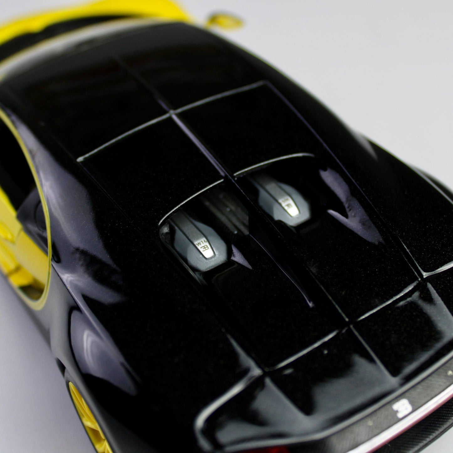 Maisto Bugatti Chiron 1:24 Die-Cast Model Car