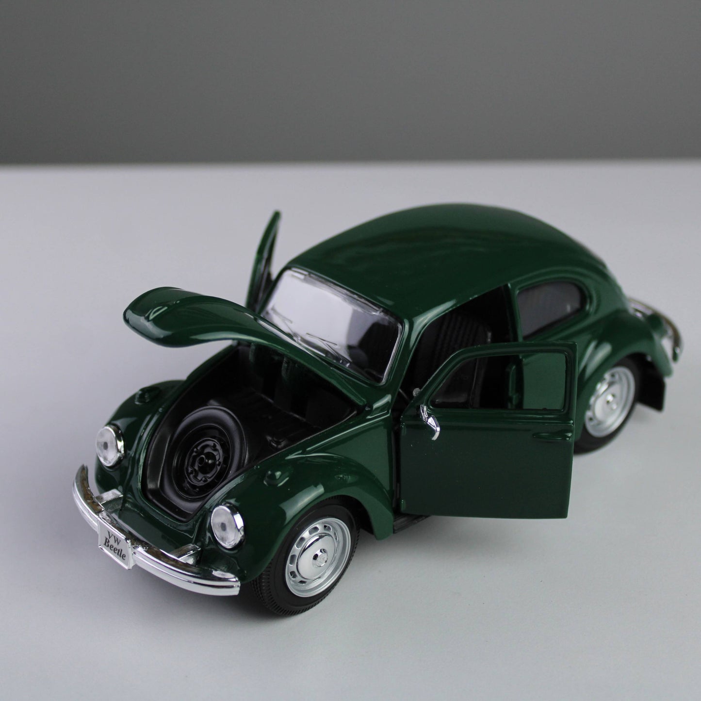 Maisto Volkswagen Beetle 1:24 Die-Cast Model Car