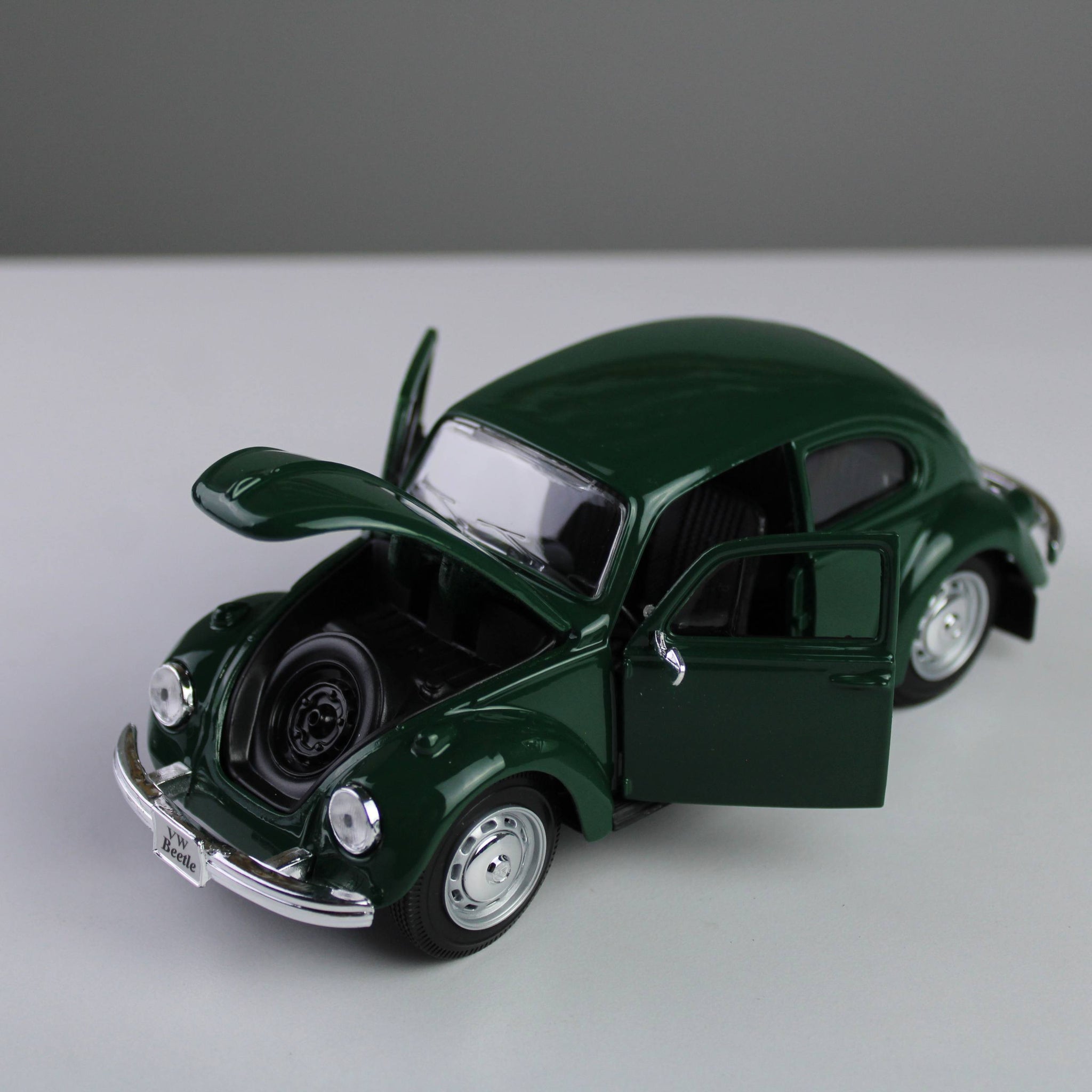 Maisto Volkswagen Beetle 1:24 Die-Cast Model Car