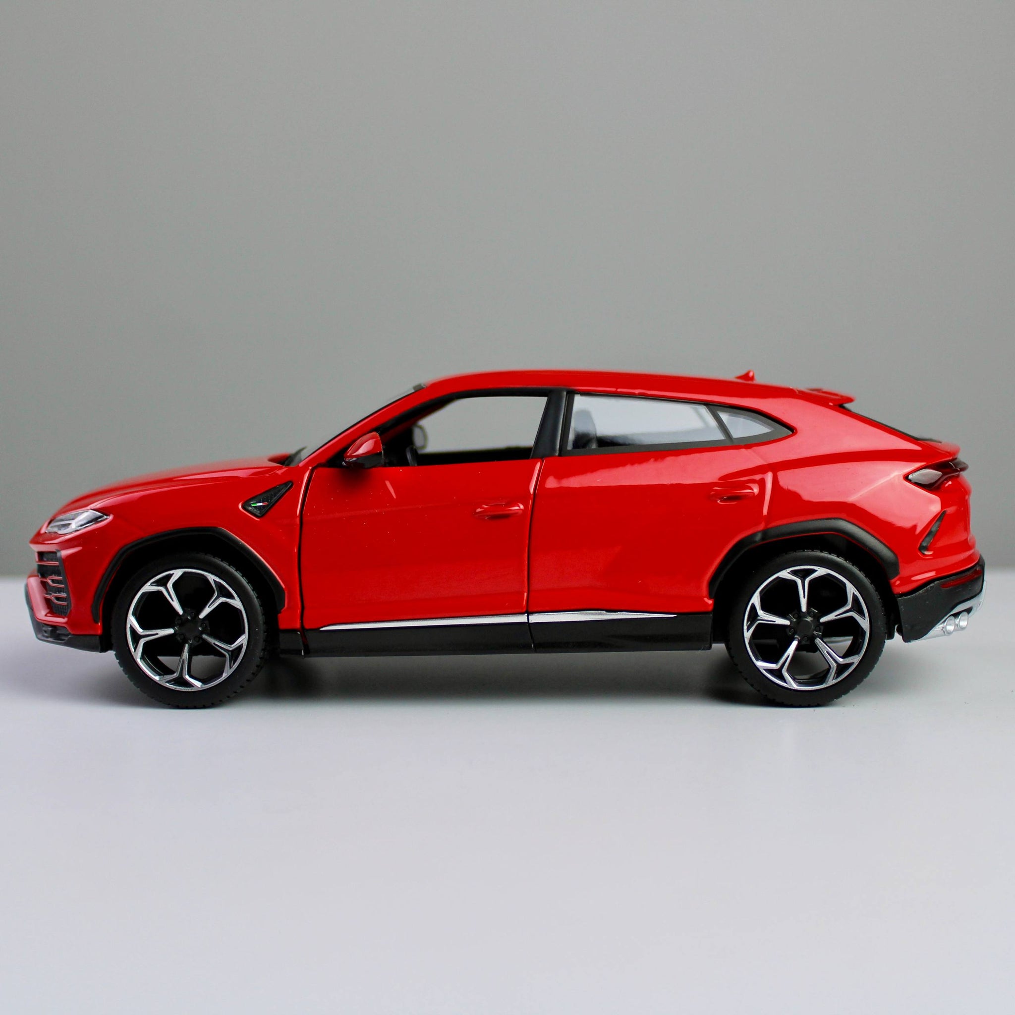 Maisto Lamborghini Urus 1:24 Die-Cast Model SUV
