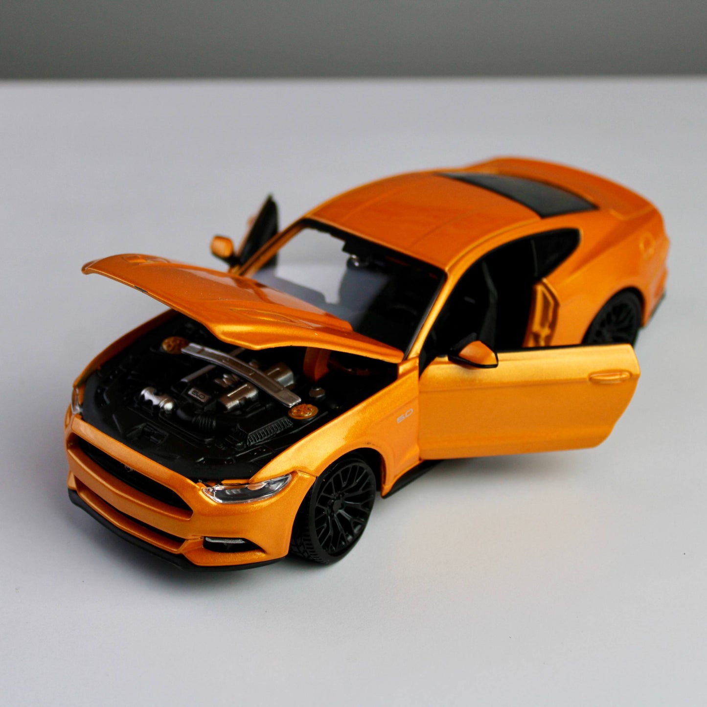 Maisto Ford Mustang GT 2015 1:24 Die-Cast Model Car