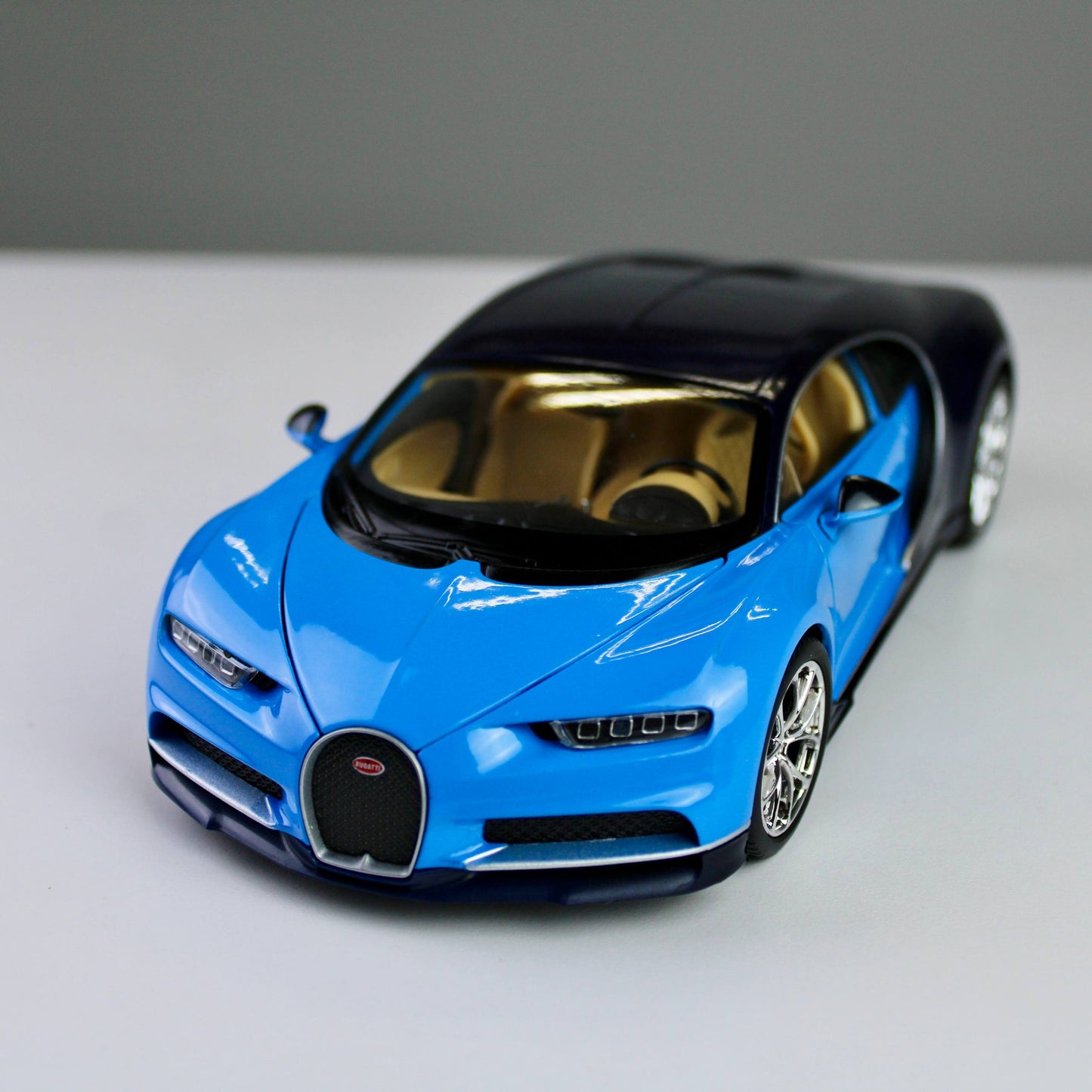 Welly Bugatti Chiron 1:24 Die-Cast Model Car
