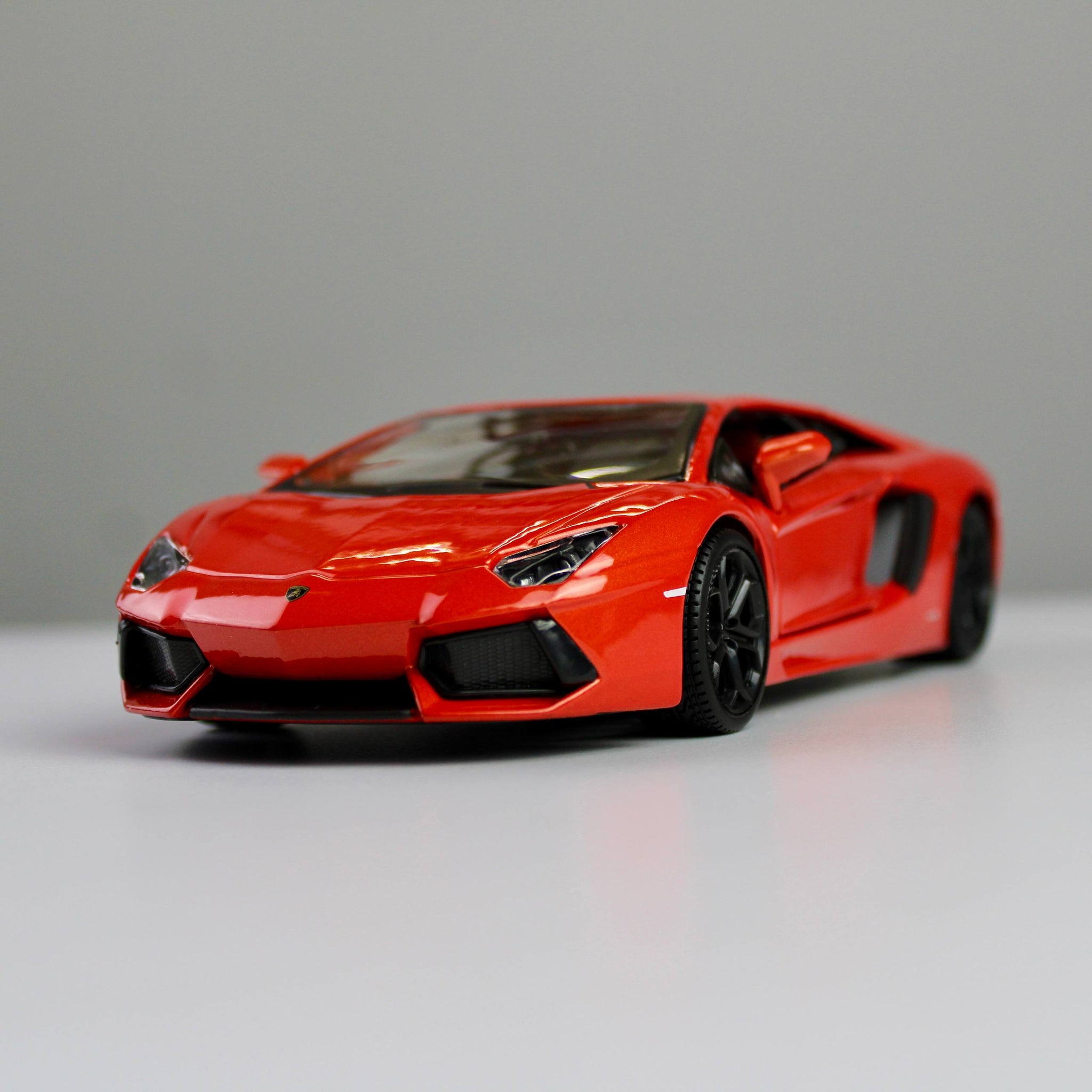 Maisto Lamborghini Aventador coupe 700-4 1:24 Die-Cast Model Car