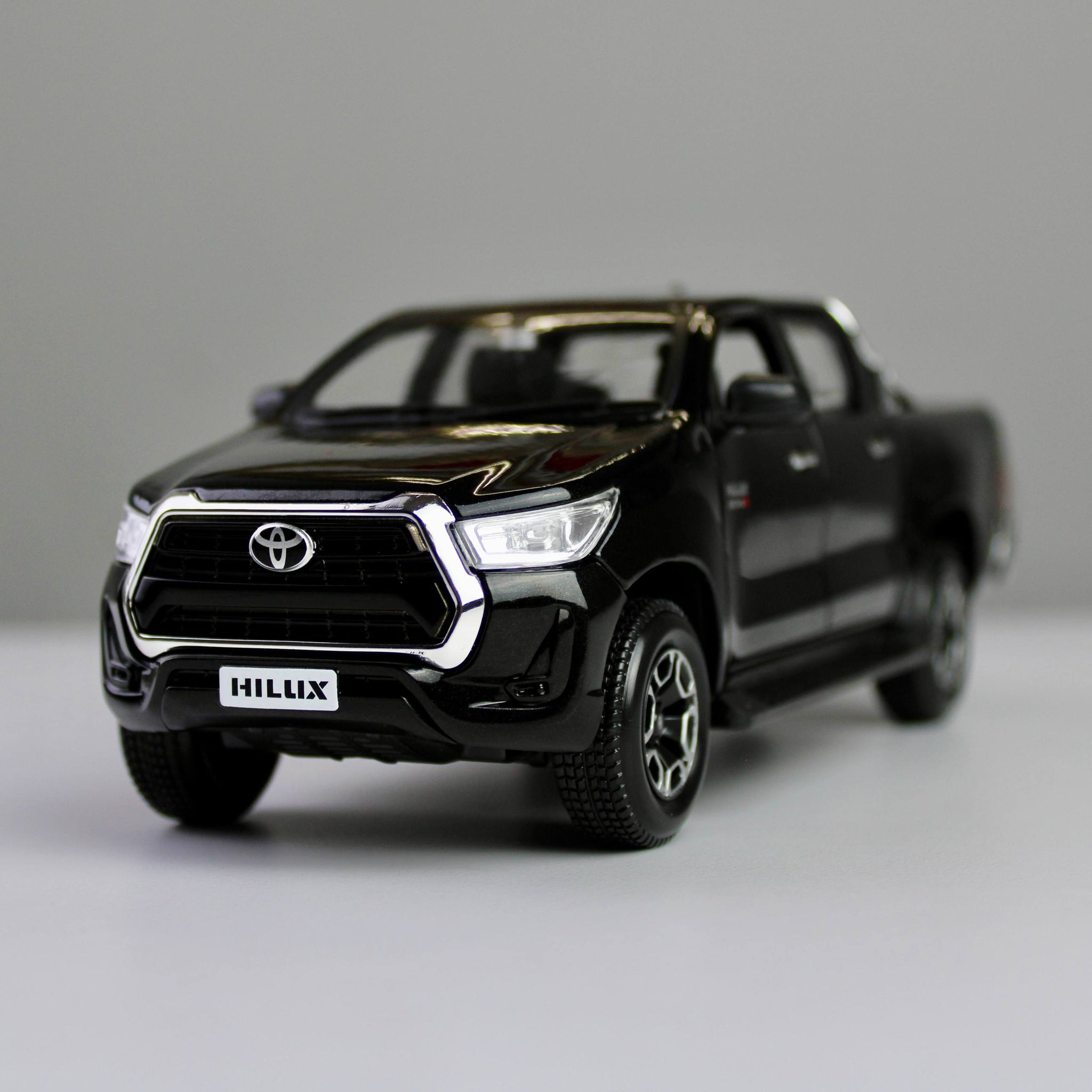 Maisto Toyota Hilux 1:27 Die-Cast Model Pickup Truck – Special Edition