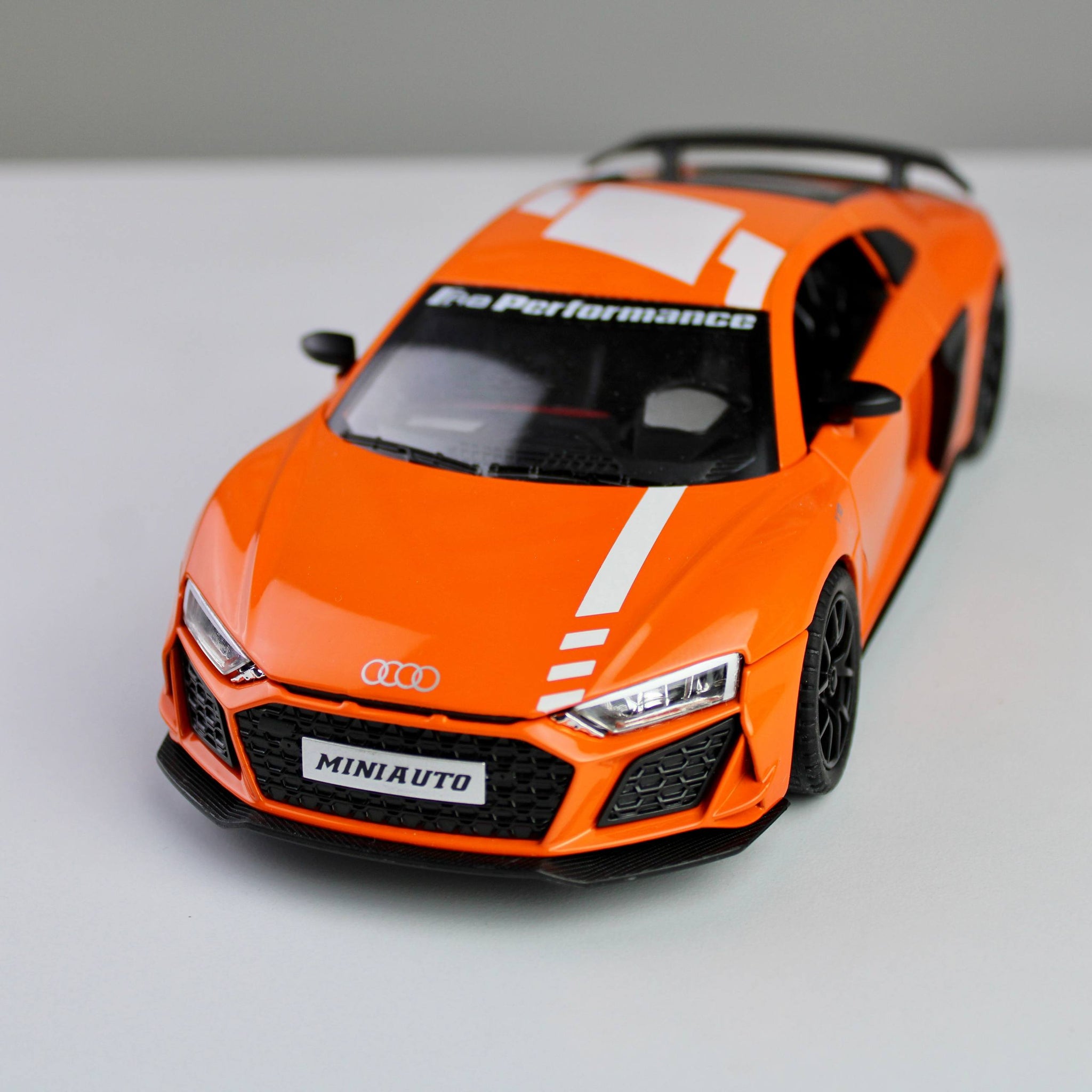 Audi R8 V10 1:24 Die-Cast Model Car