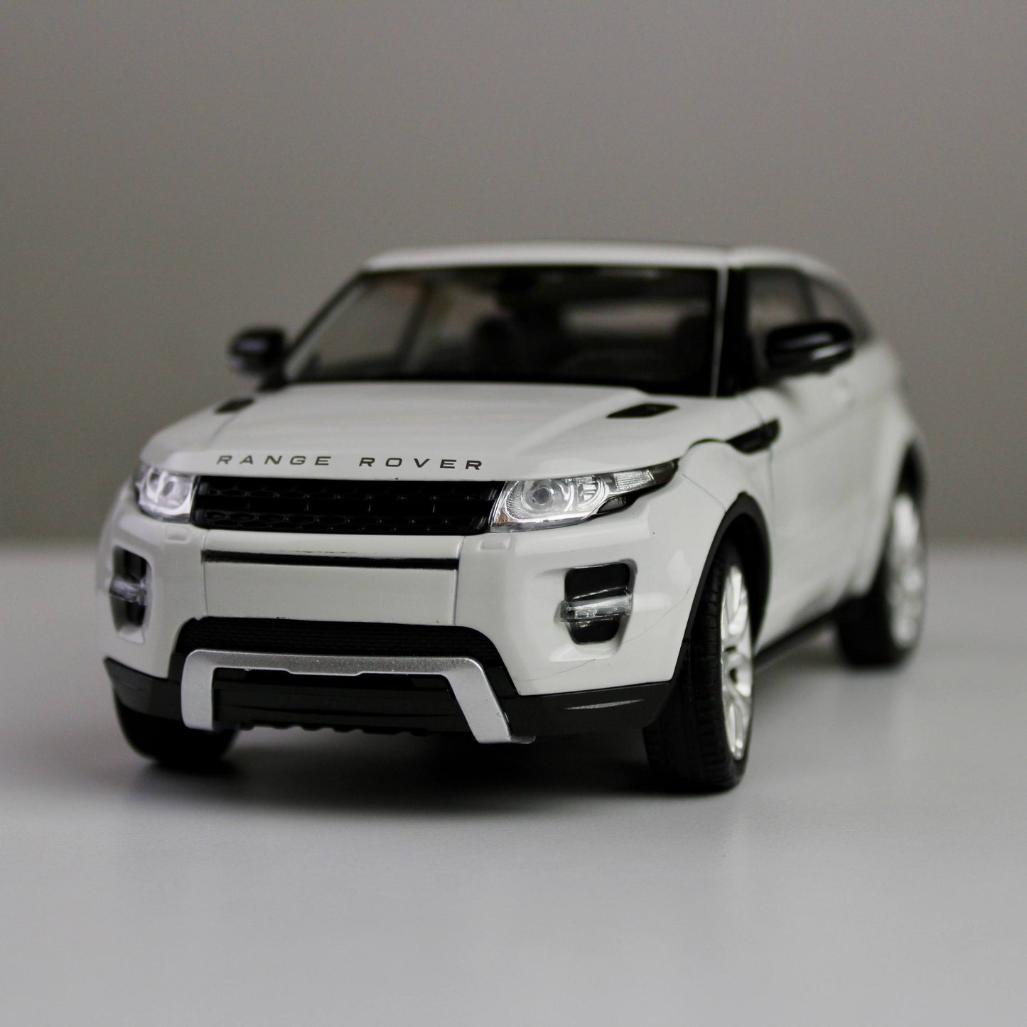 Welly Land Rover Range Rover Evoque مجسم سيارة رياضية متعددة الاستخدامات مصبوب بالقالب بمقياس 1:24