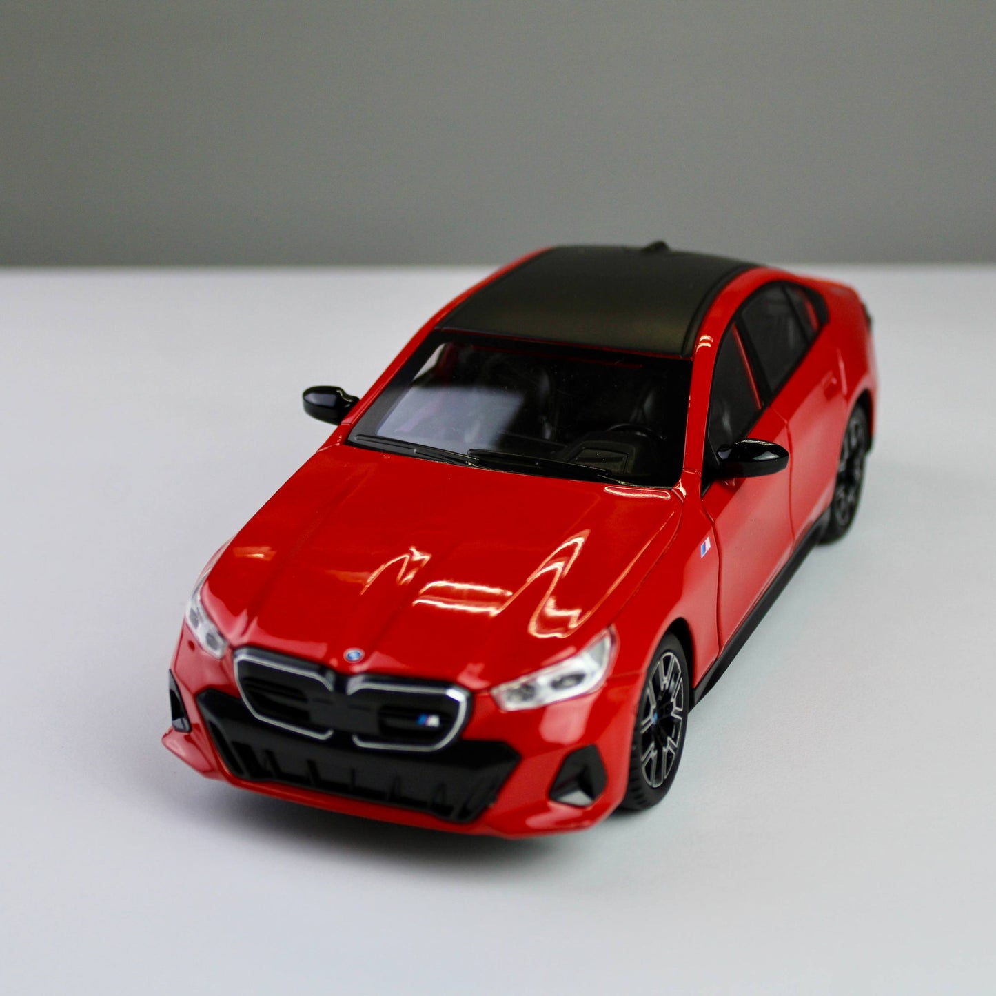BMW i5 M60 1:24 Die-Cast Model Car