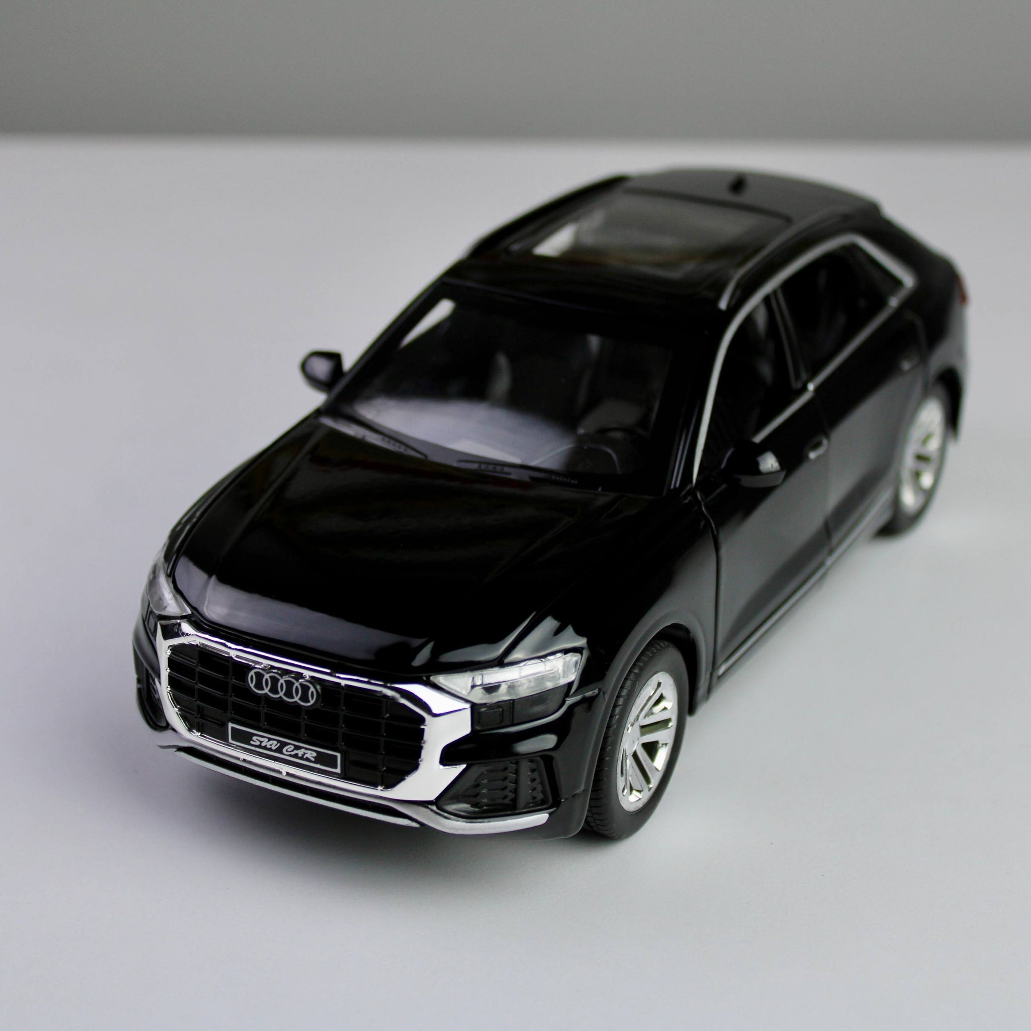 Audi Q8 Diecast Model – 1:24 Scale