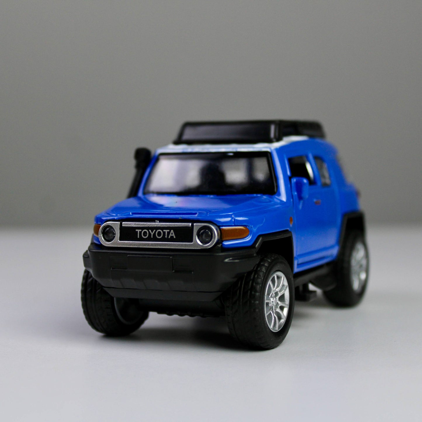 Toyota FJ Cruiser Diecast Model 1:38