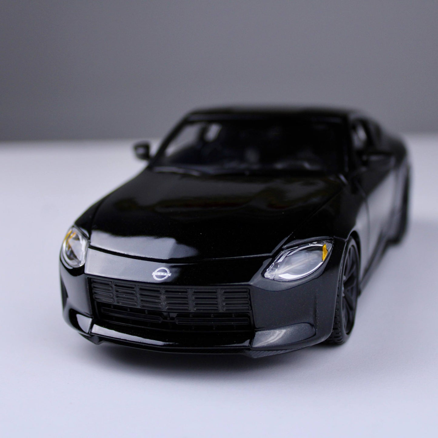 Nissan Z 2023 Die-Cast Model Car – Maisto Special Edition (1:24 Scale)