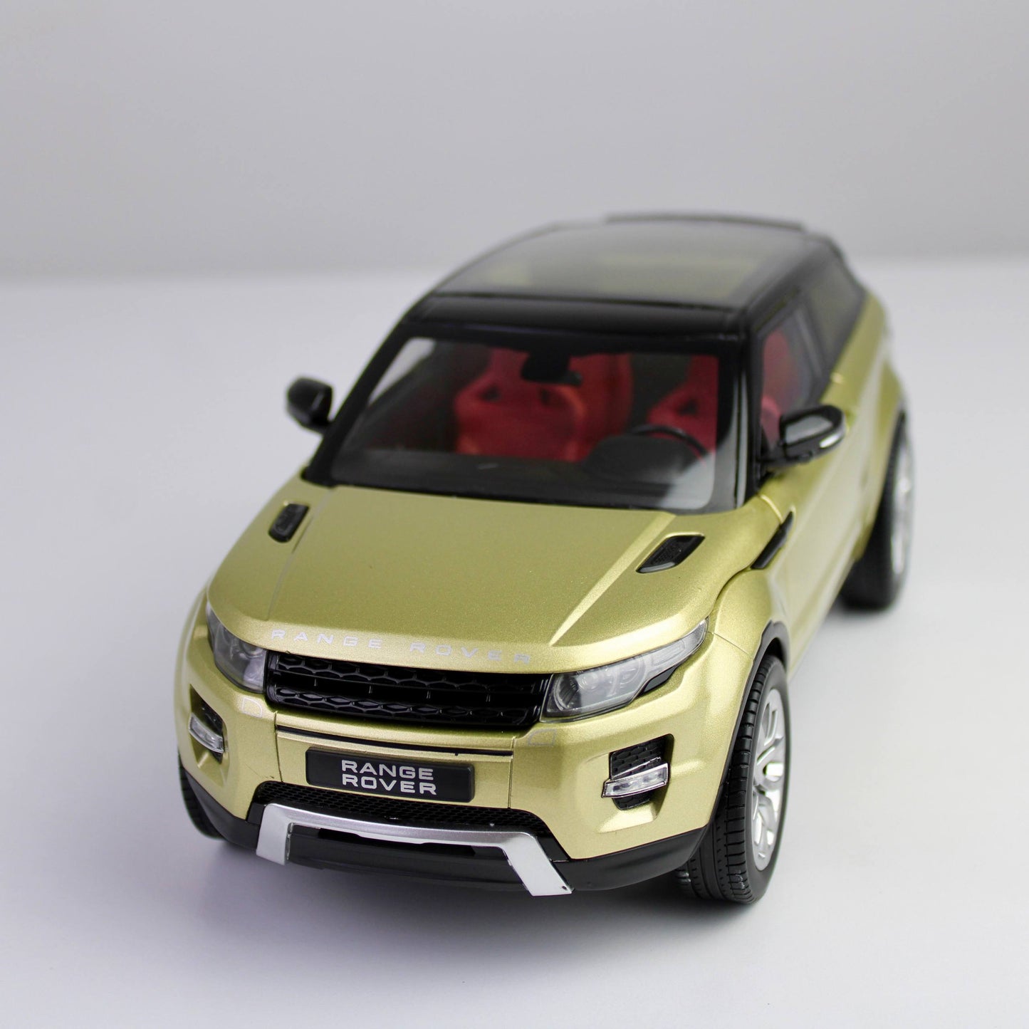 GT Autos Gold Range Rover Evoque Premium Die-Cast Model Car (1:18)