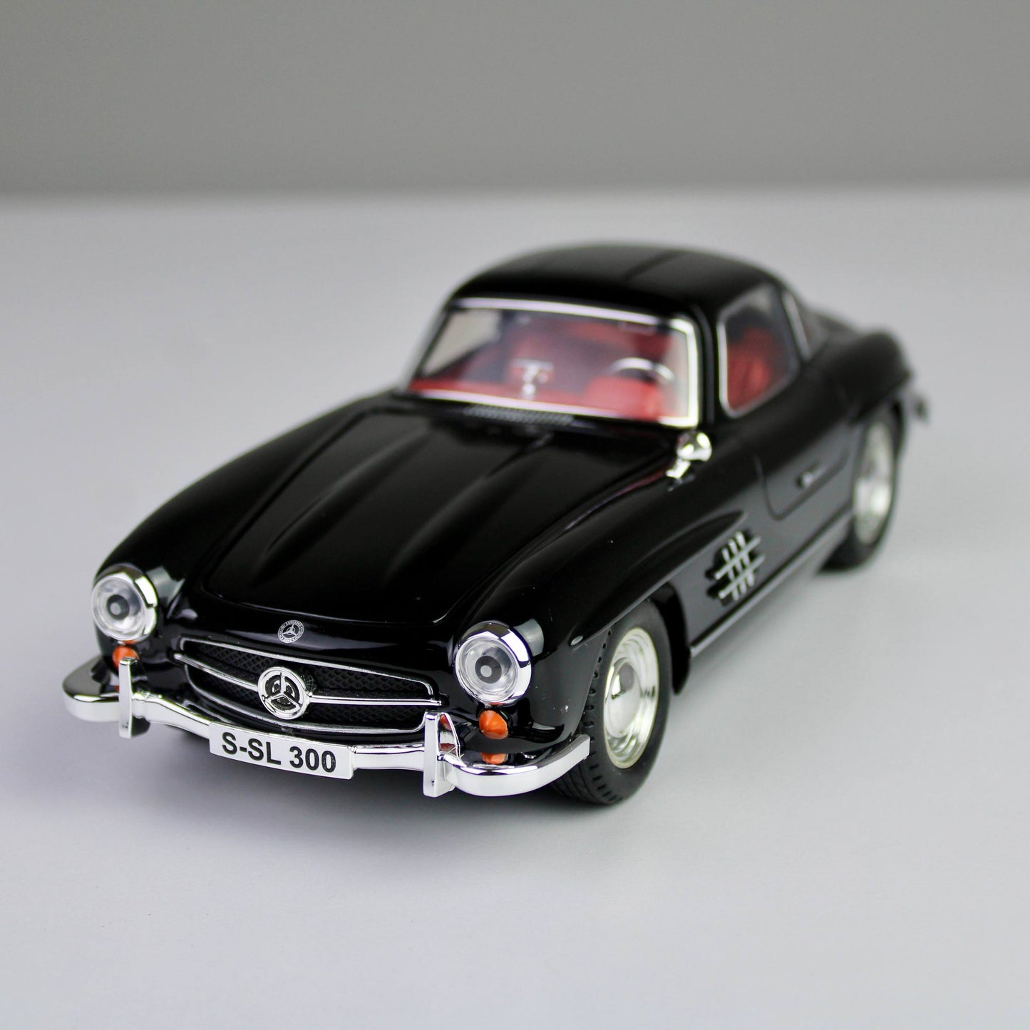 Mercedes-Benz 300 SL Die-Cast Model – Opening Doors, Lights & Sounds