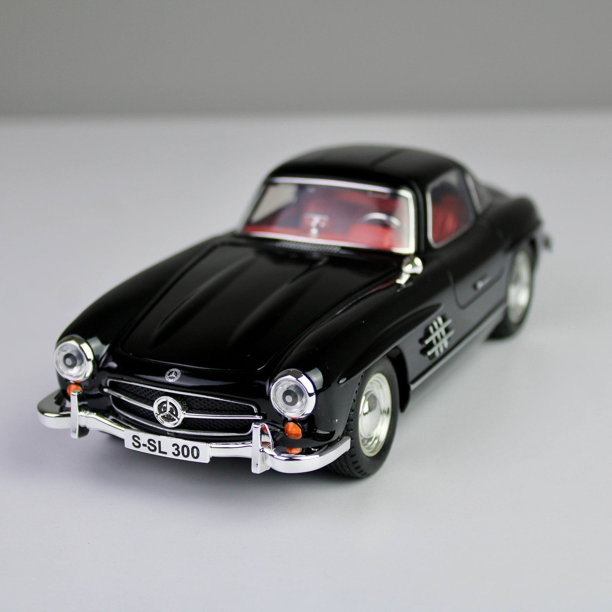 Mercedes-Benz 300 SL Die-Cast Model – Opening Doors, Lights & Sounds
