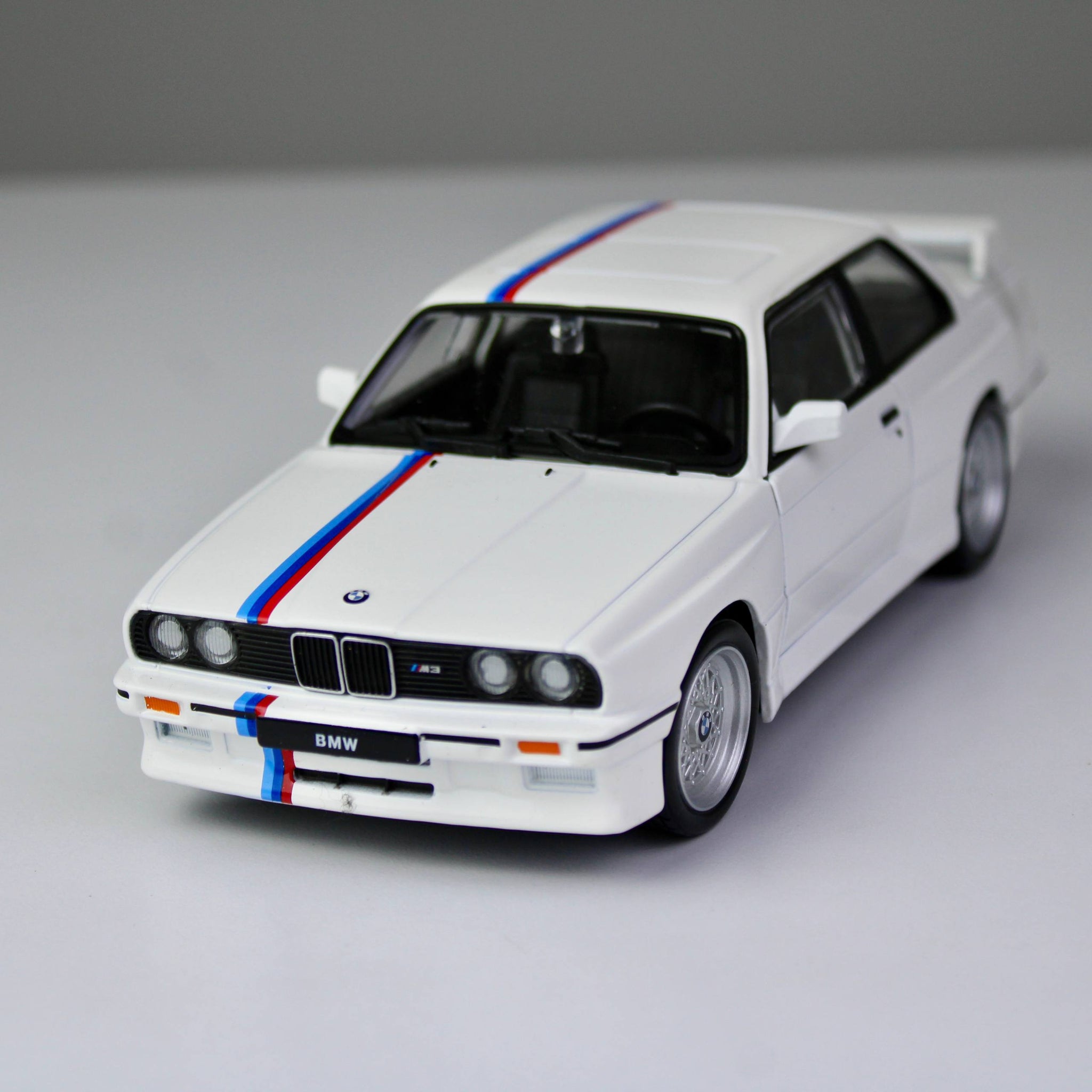 Bburago BMW M3 (E30) 1988 Die-Cast Model Car (1:24)