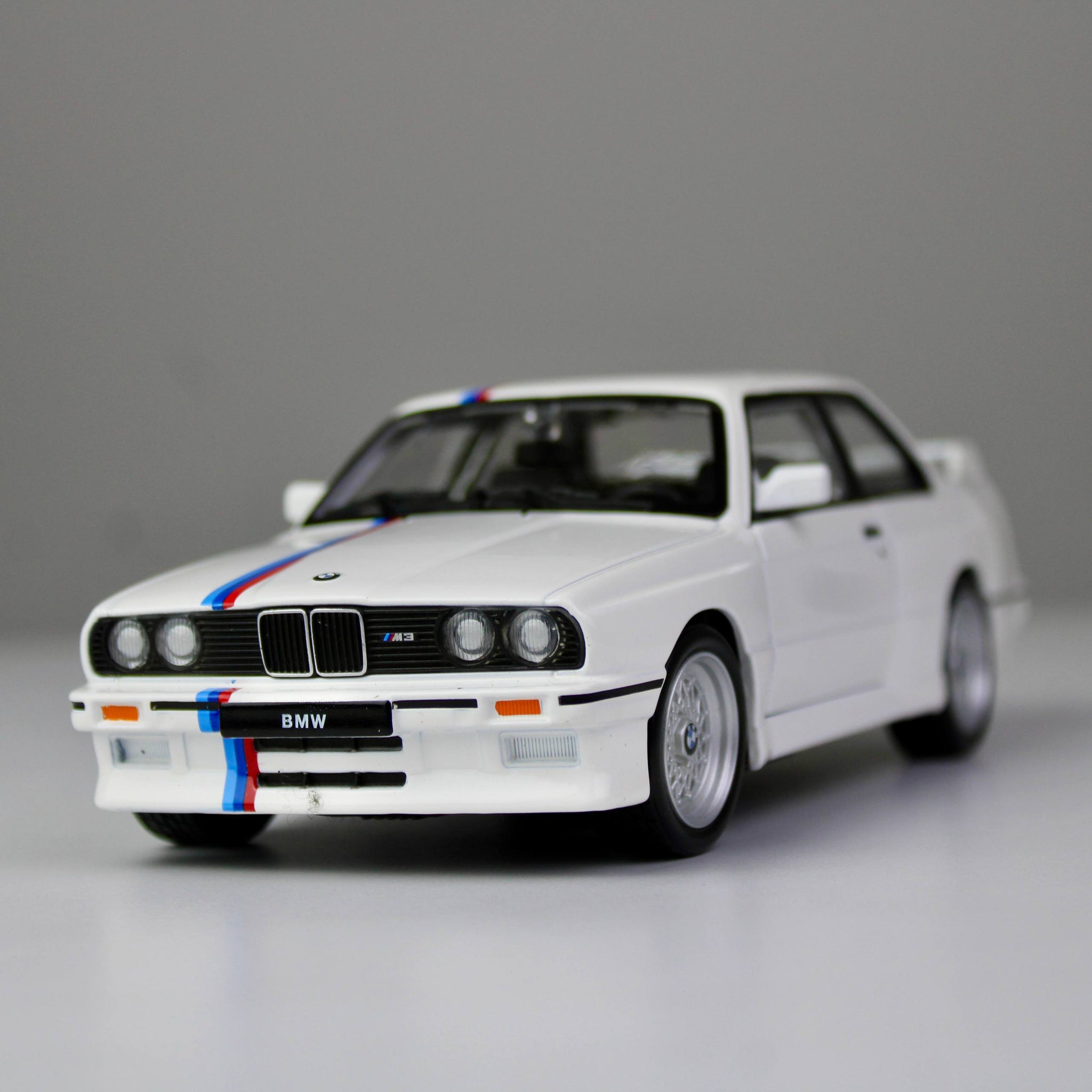 Bburago BMW M3 (E30) 1988 Die-Cast Model Car (1:24)